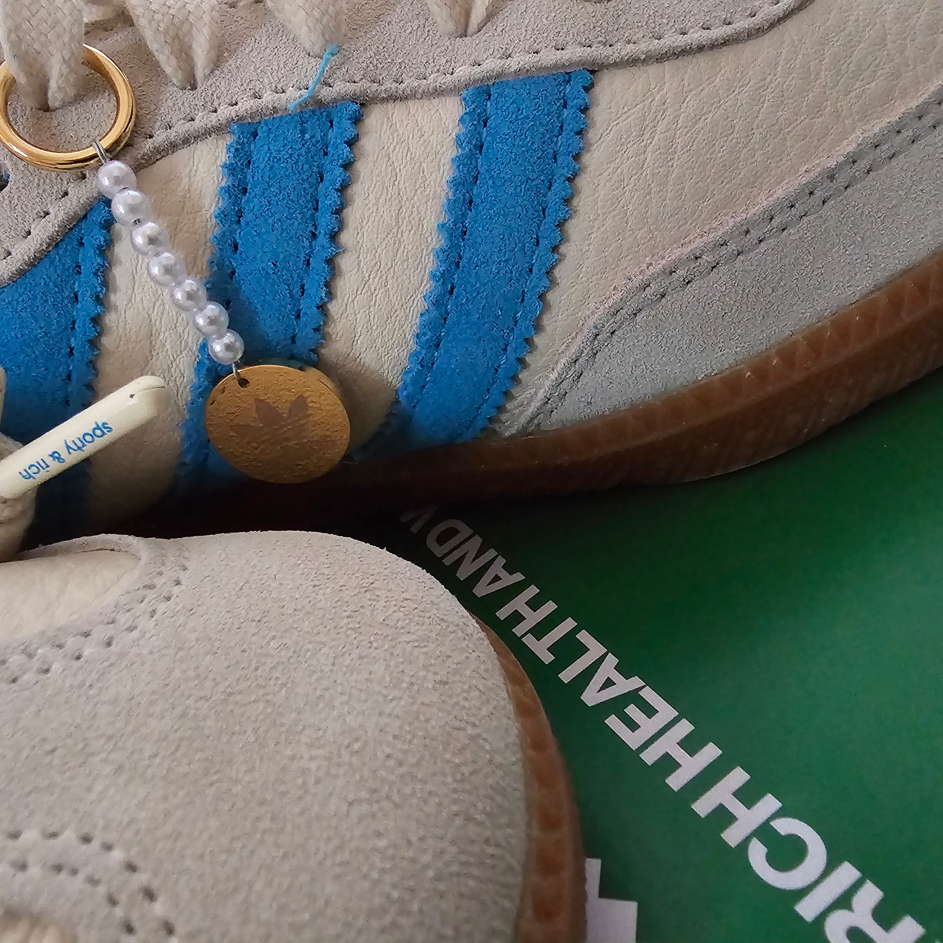 Adidas x Sporty & Rich Samba Cream Blue 착용 스타일 - 2