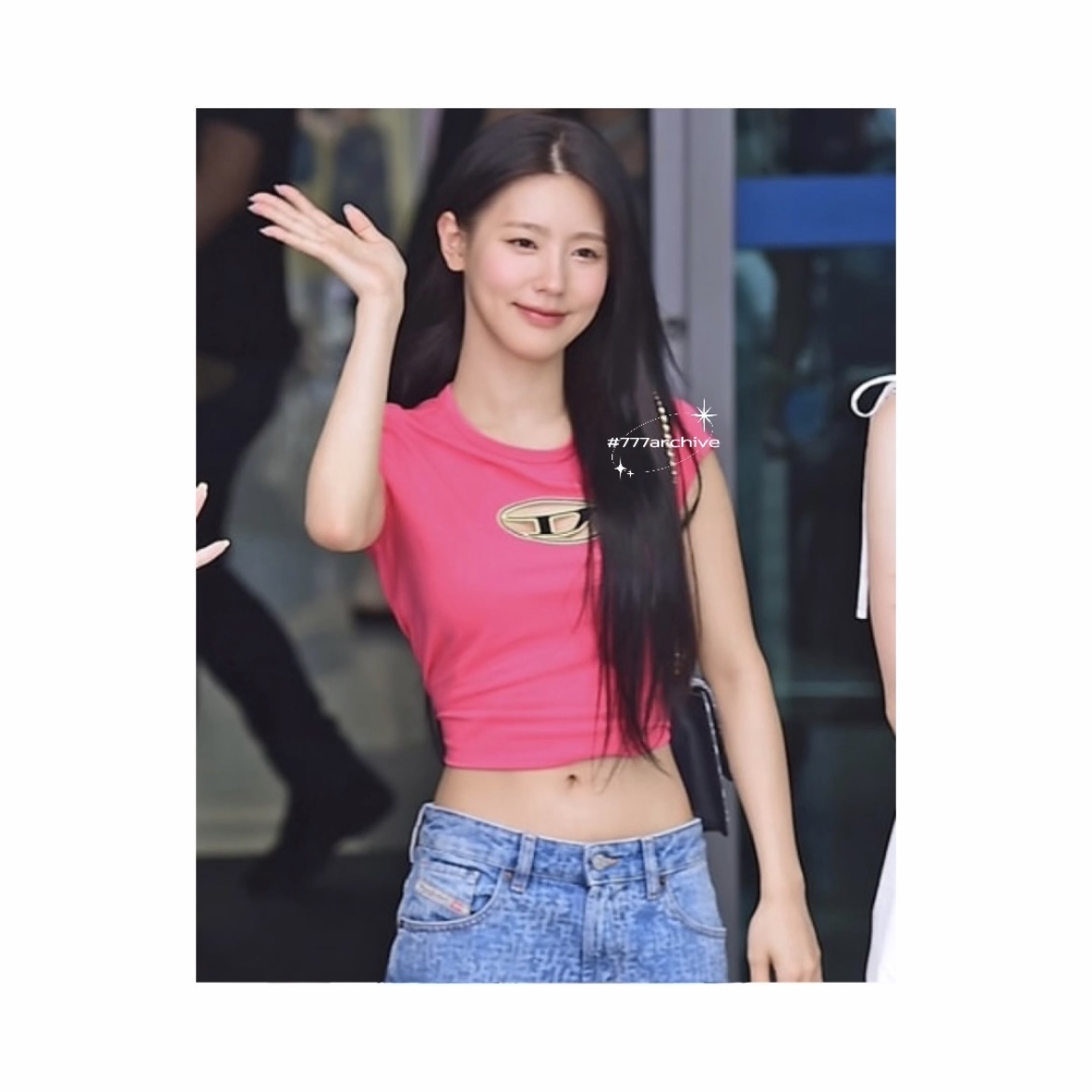 (W) Diesel T-Angie Peekaboo Logo T-Shirt Pink 착용 스타일 - 4