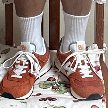 New Balance 574 Heritage Orange Burst White 착용 스타일