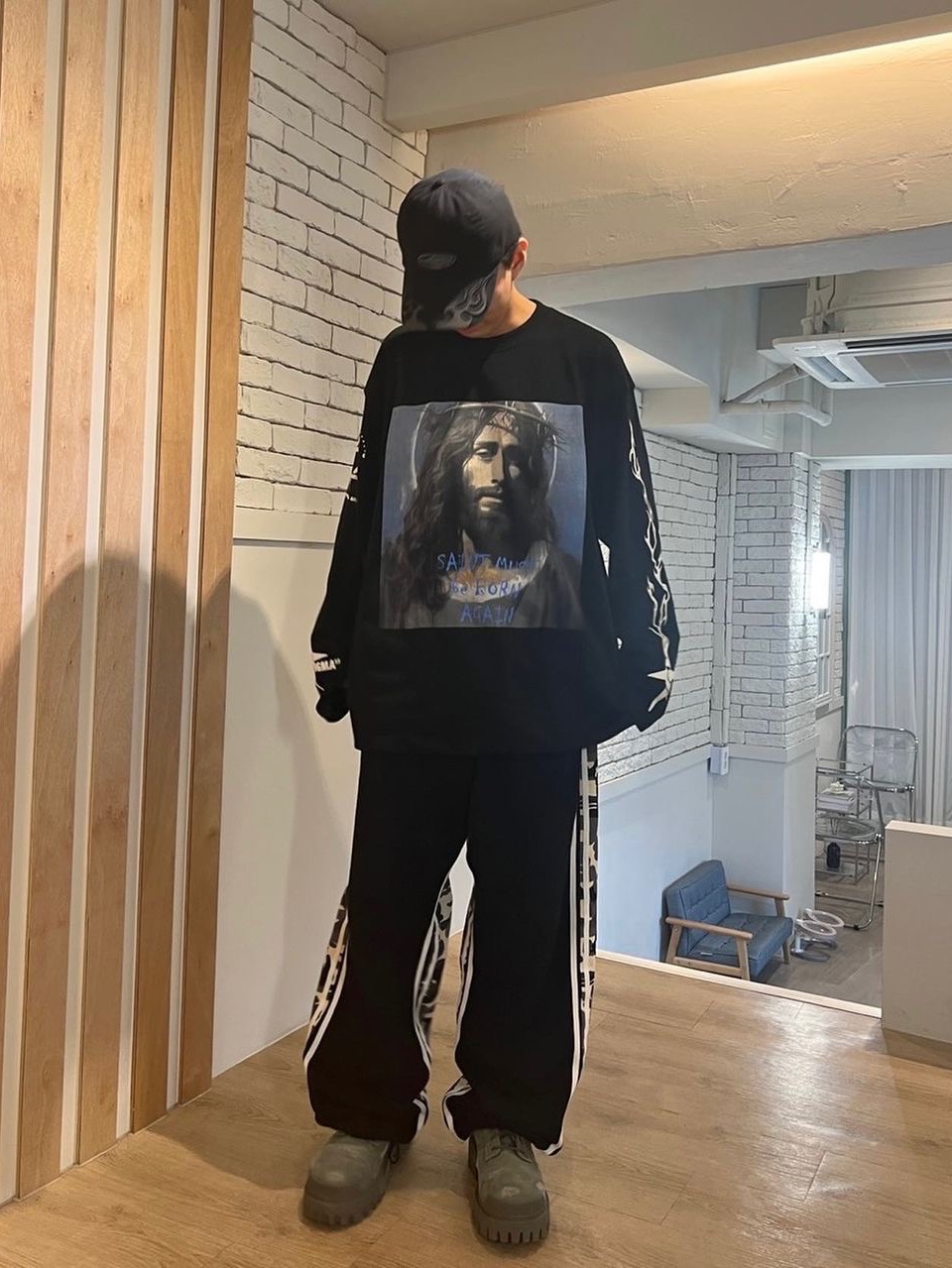 [KREAM 단독] Ourpas 061 Saint Long Sleeve Black 착용 스타일