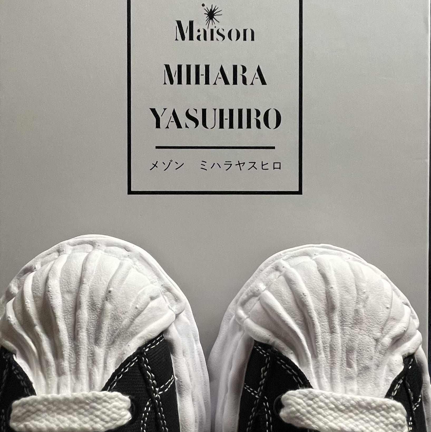 Maison Mihara Yasuhiro Blakey OG Sole Canvas Low-top Sneakers Black White 착용 스타일 - 1