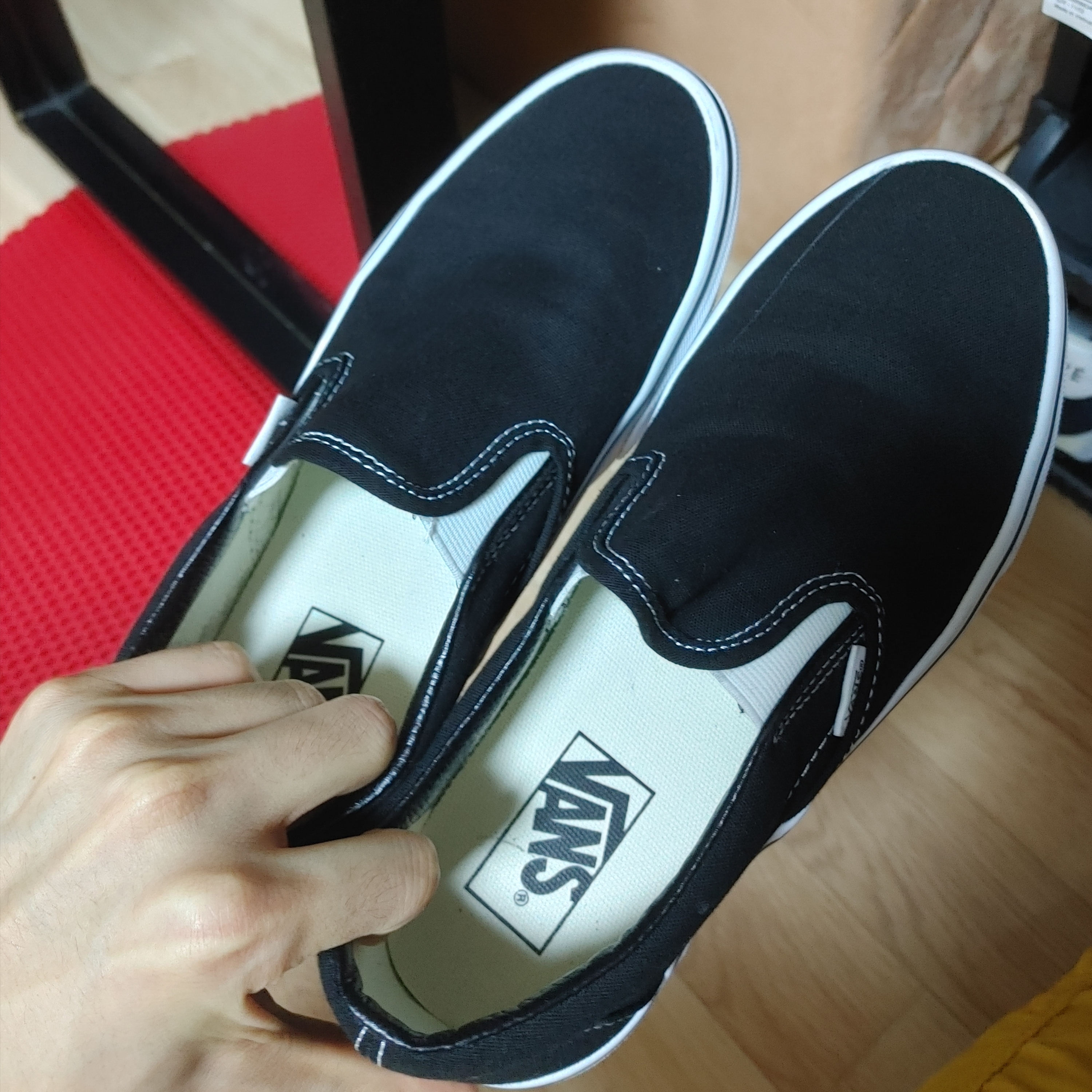 Vans Classic Slip-On Black 착용 스타일