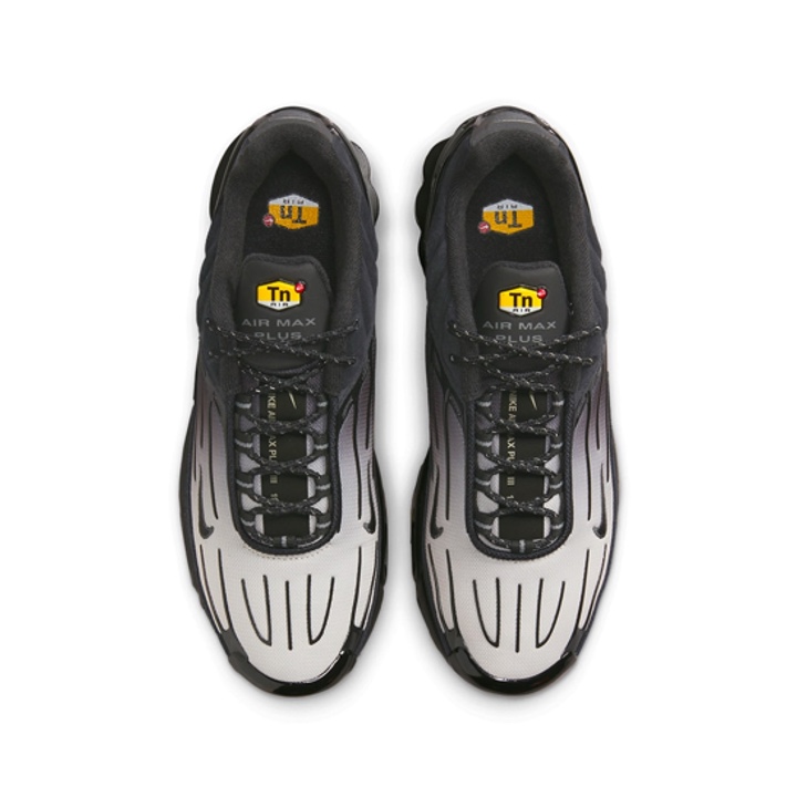 Nike Air Max Scorpion Flyknit Black Anthracite, Nike Air Max 95 Essential Triple Black 2020 착용 스타일 - 3