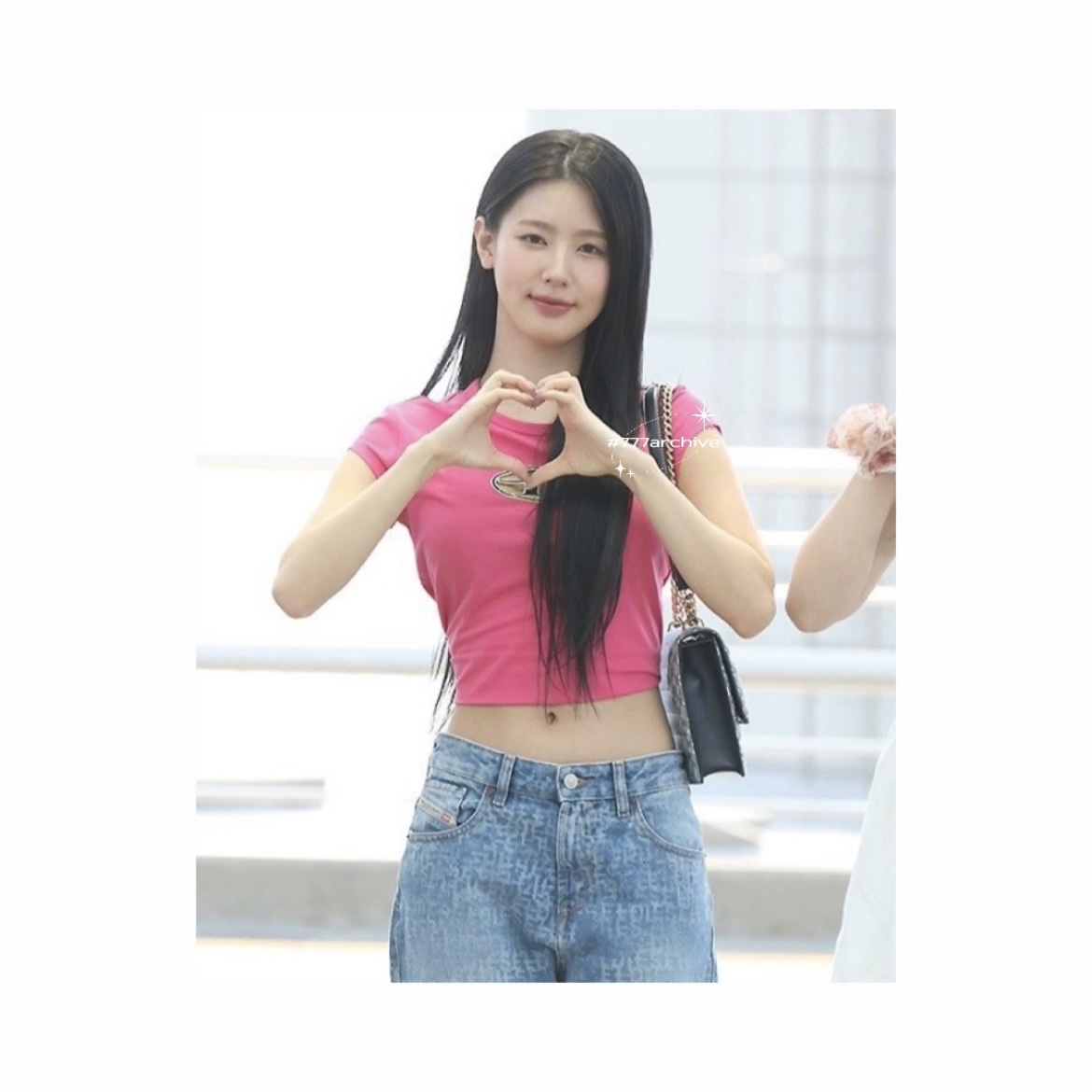 (W) Diesel T-Angie Peekaboo Logo T-Shirt Pink 착용 스타일 - 3
