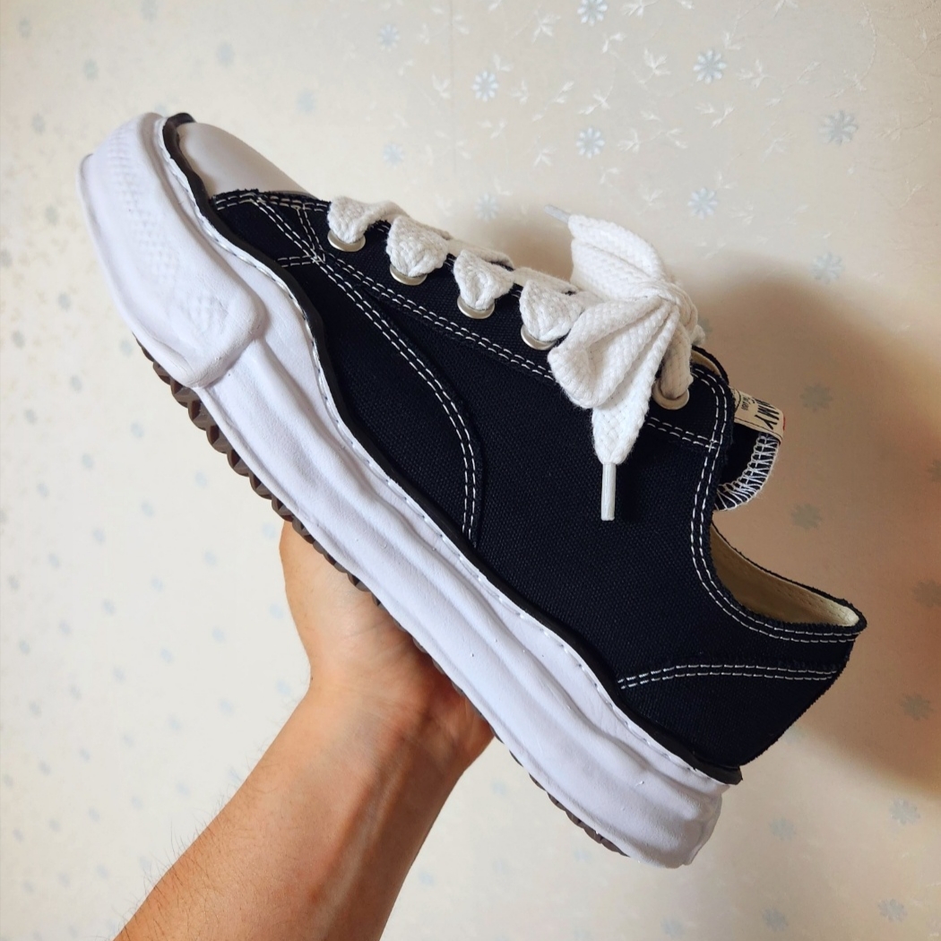 Maison Mihara Yasuhiro Peterson OG Sole Canvas Low Sneakers Black 착용 스타일 - 2