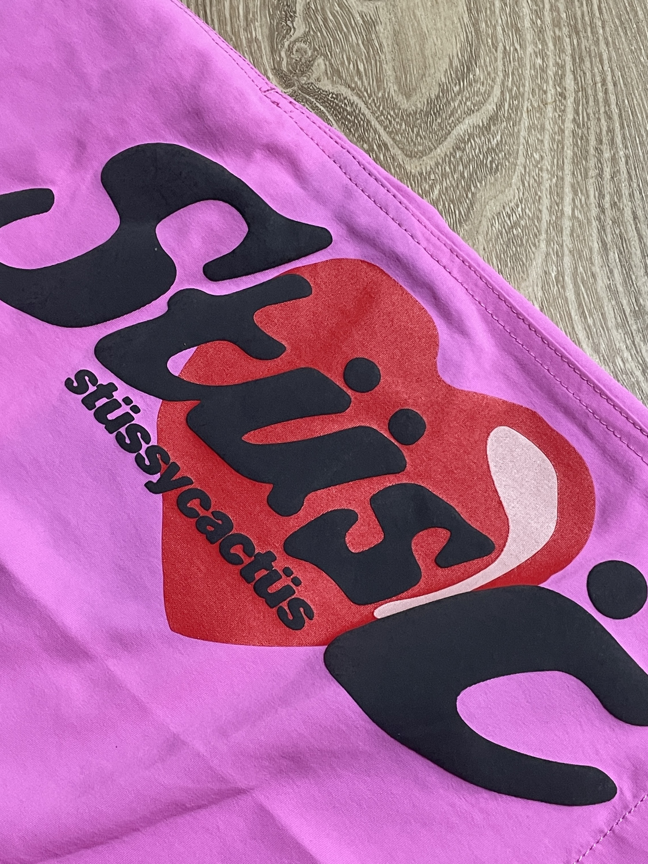 Stussy x Cactus Plant Flea Market Shorts Pink, Nike x Stussy Benassi Slide Off Noir 착용 스타일 - 1