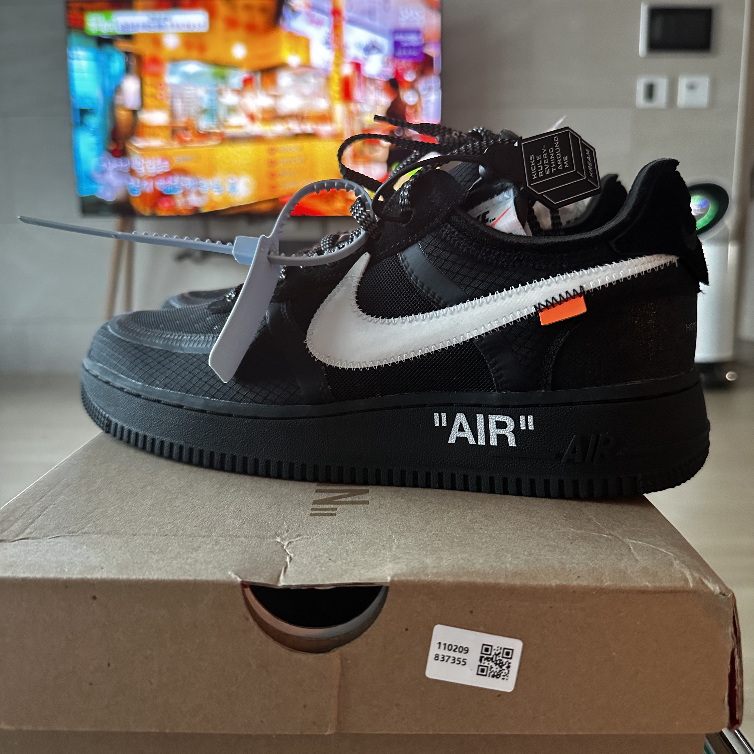 Nike x Off-White Air Force 1 Low Black White 착용 스타일 - 1