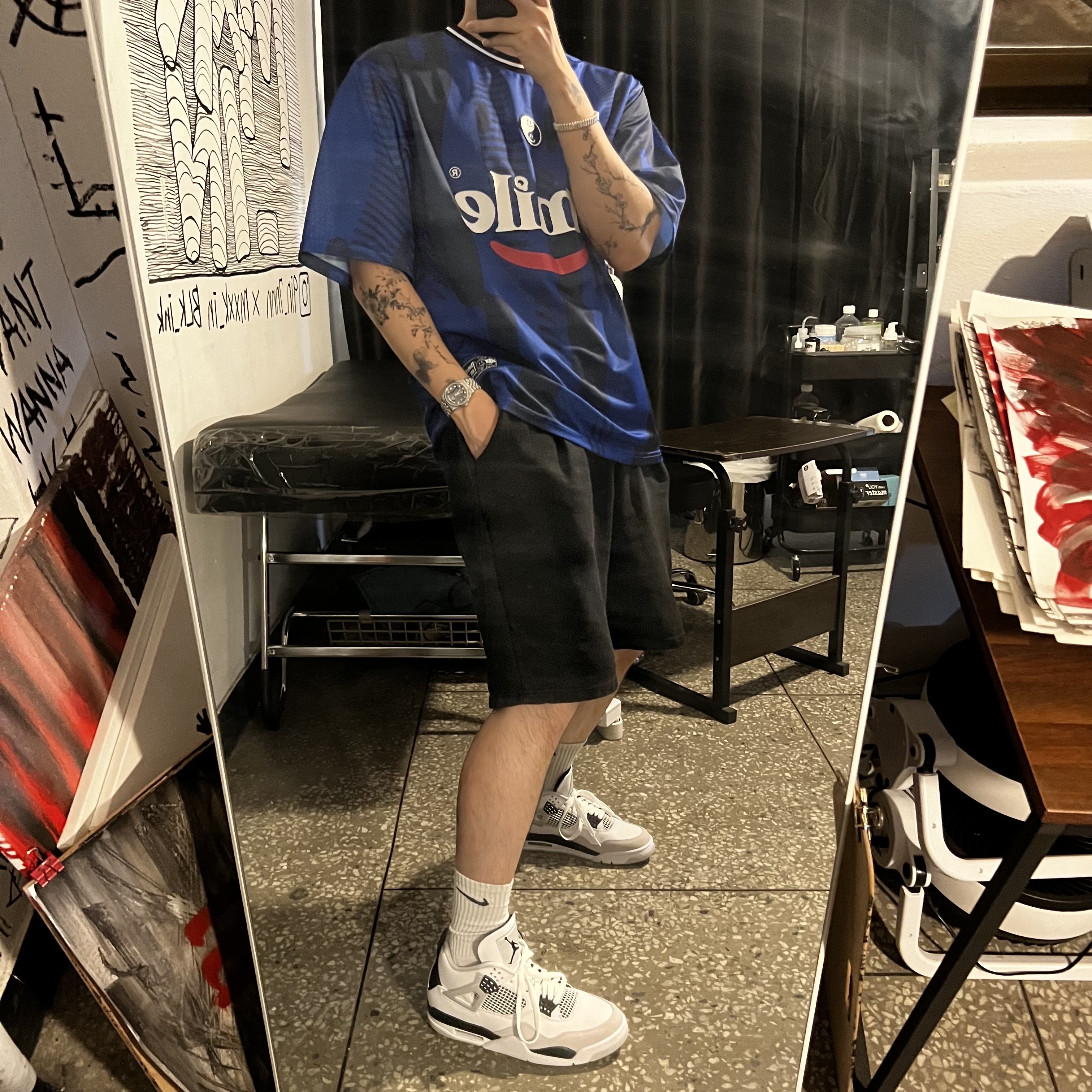 Jordan 4 Retro White and Black 착용 스타일 - 1