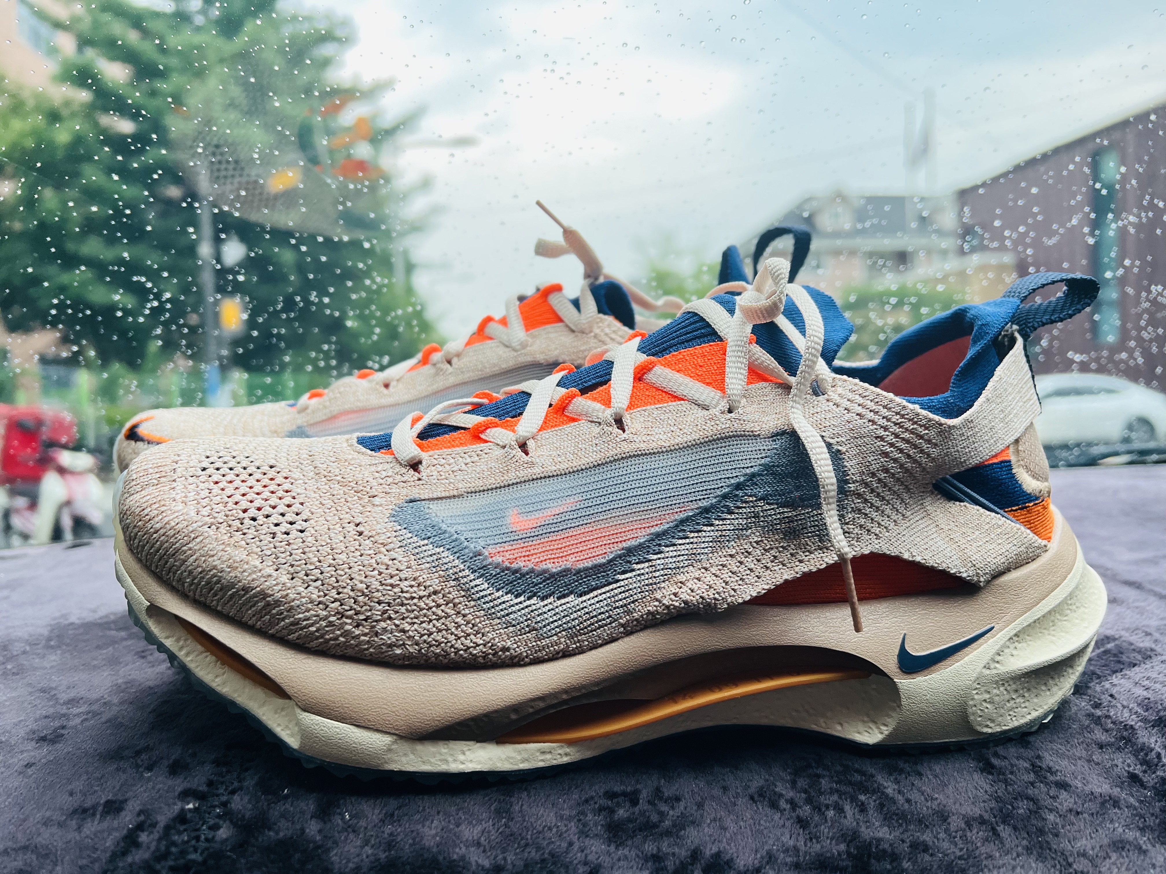 Nike Spark Flyknit Hemp Total Orange 착용 스타일 - 2