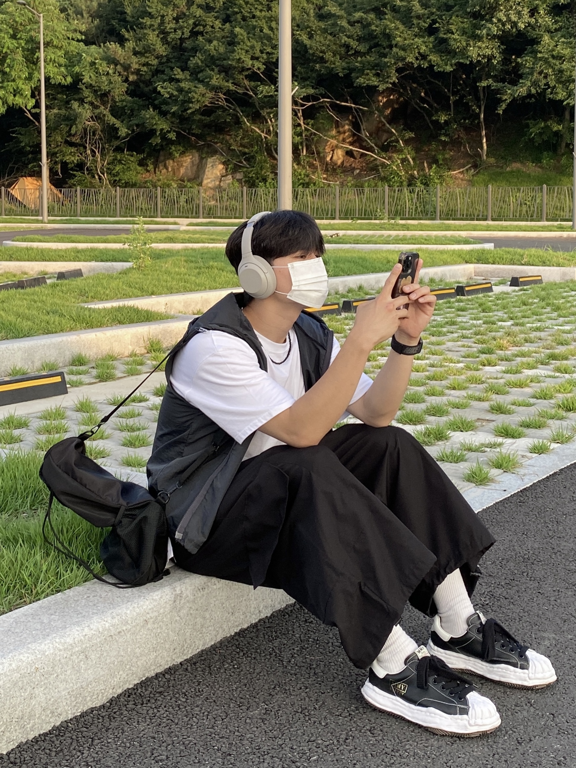 Maison Mihara Yasuhiro Blakey OG Sole Leather Low-top Sneakers Black, Sony WH-1000XM4 Platinum Silver (Korean Ver.) 착용 스타일 - 2
