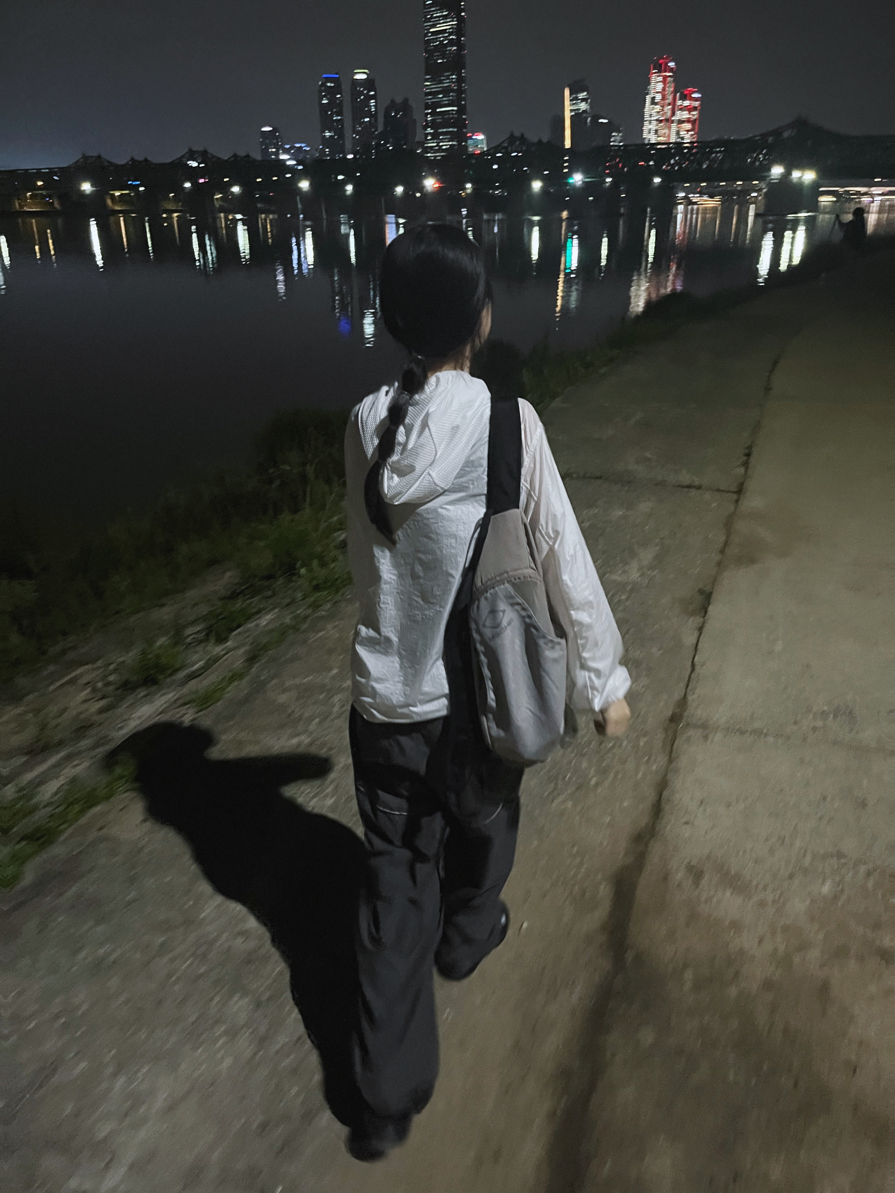 Mischief Rhombus Backpack Pink Grey, Keen Shanti Black Dawn Blue 착용 스타일 - 1