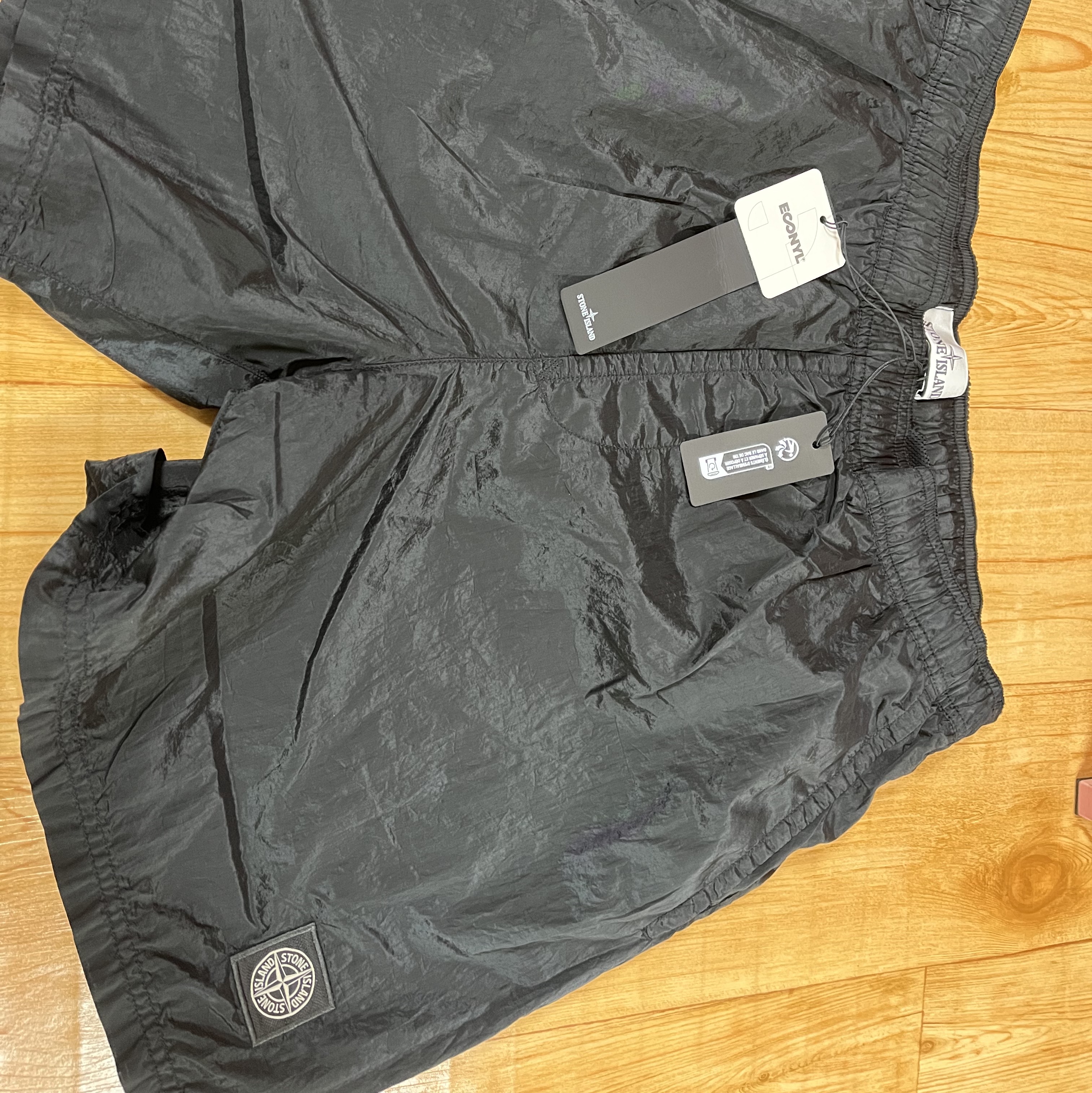 Stone Island B0943 Nylon Metal Swimming Trunk Black - 22SS 착용 스타일