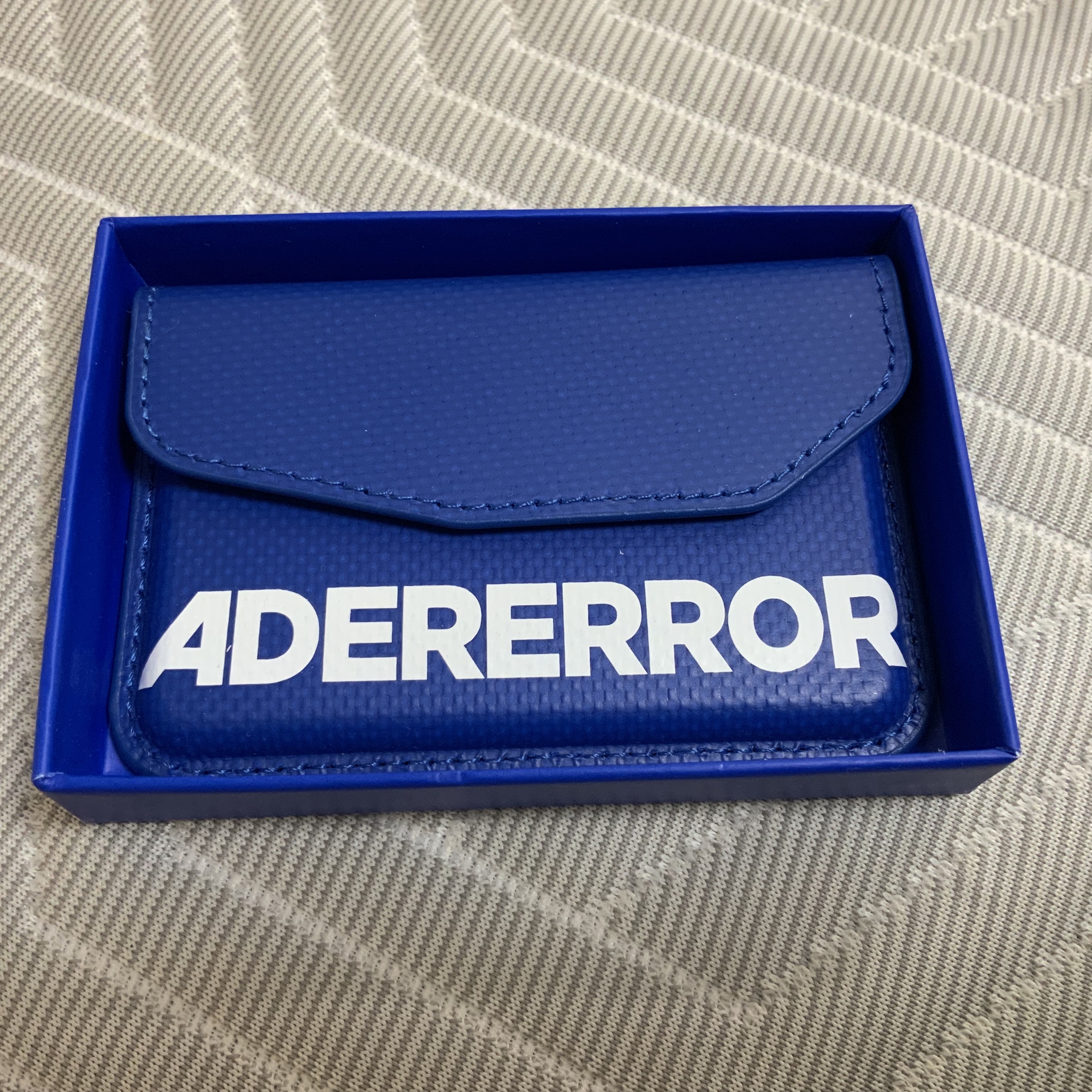 Ader Error Standic Magsafe Wallet Z-Blue 착용 스타일 - 1