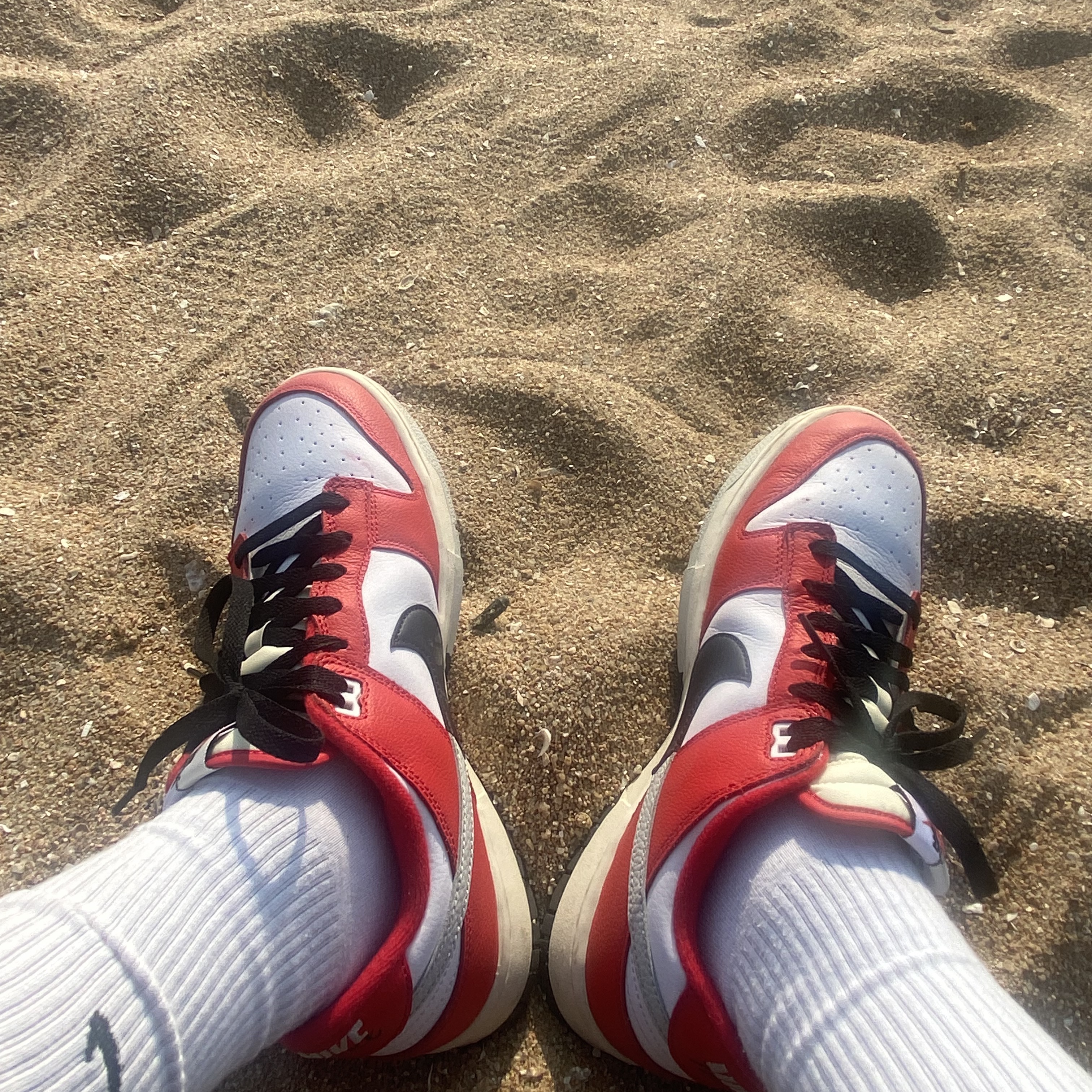 Nike Dunk Low Retro PRM University Red Black 착용 스타일