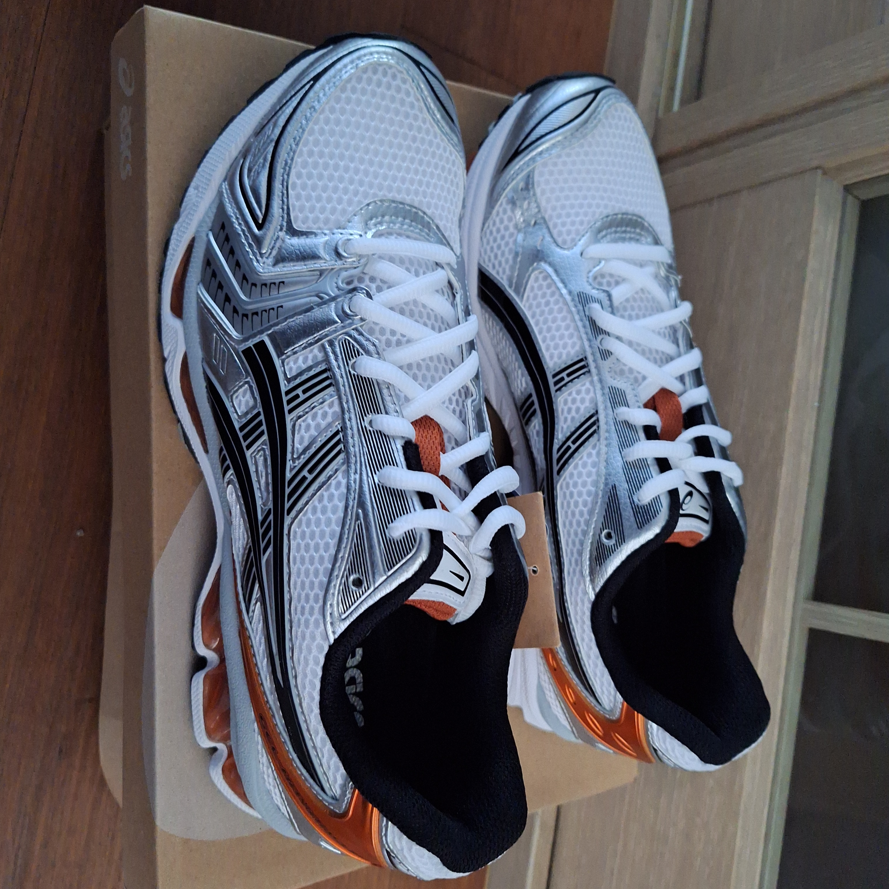 Asics Gel-Kayano 14 White Piquant Orange 착용 스타일