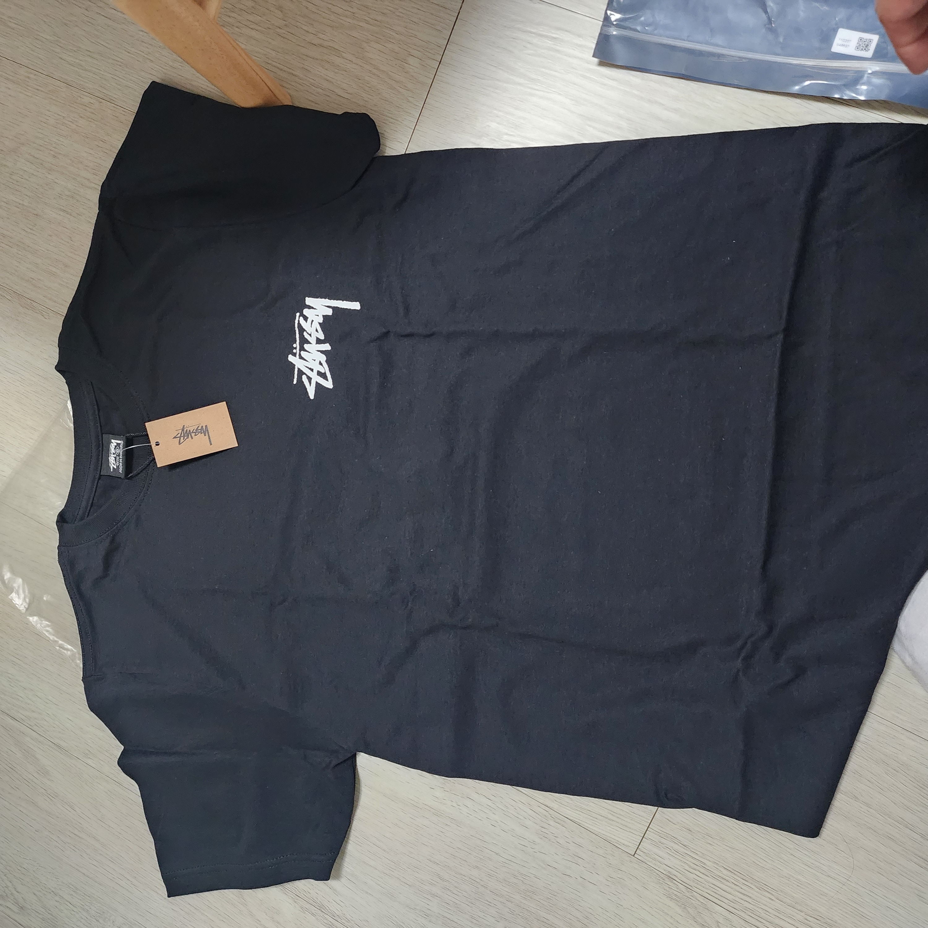Stussy Burning Stock T-Shirt Black 착용 스타일 - 3