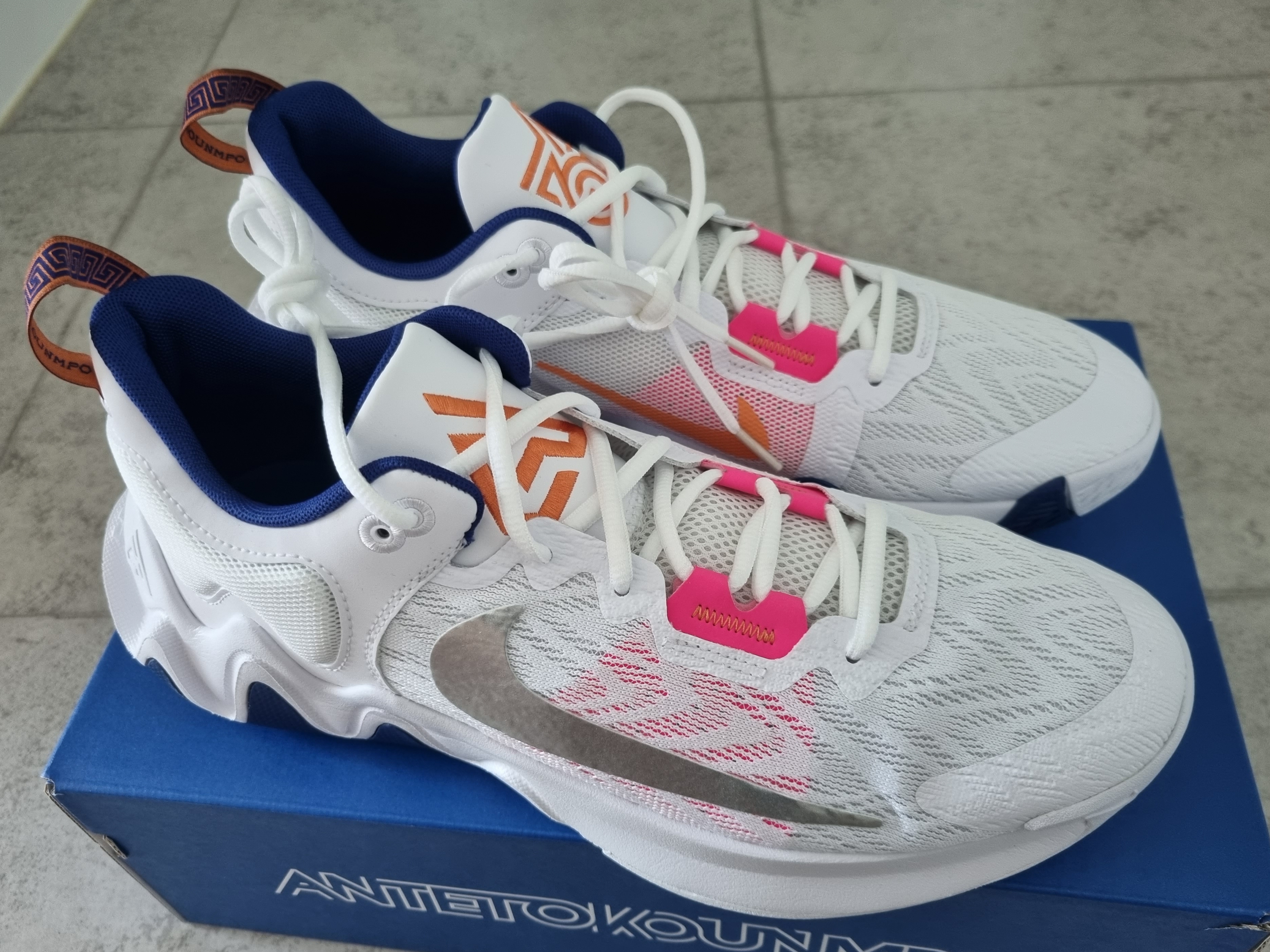 Nike Giannis Immortality 2 White Deep Royal 착용 스타일