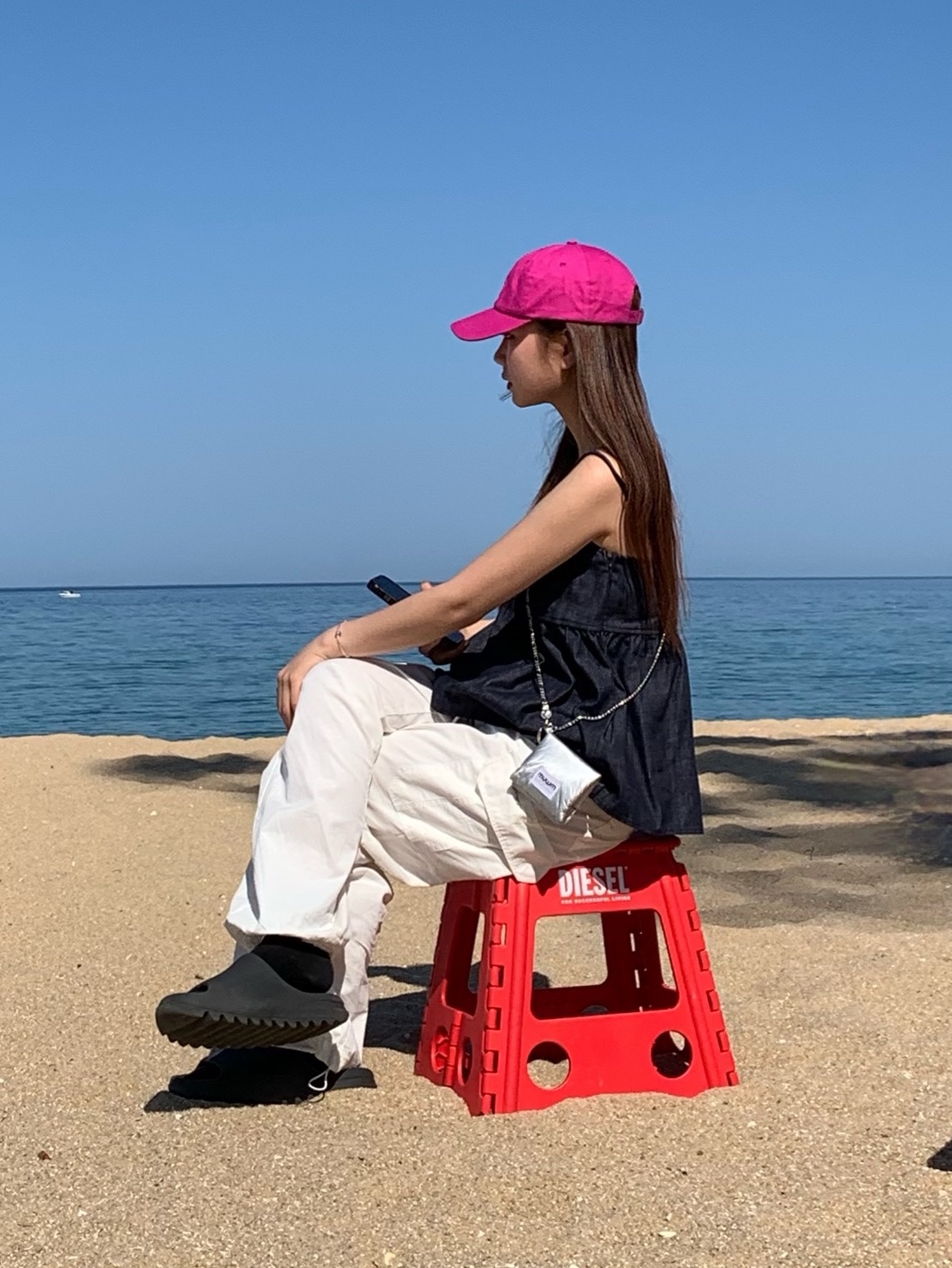 Stussy Basic Stock Low Pro Cap Magenta, Adidas Yeezy Slide Onyx 착용 스타일