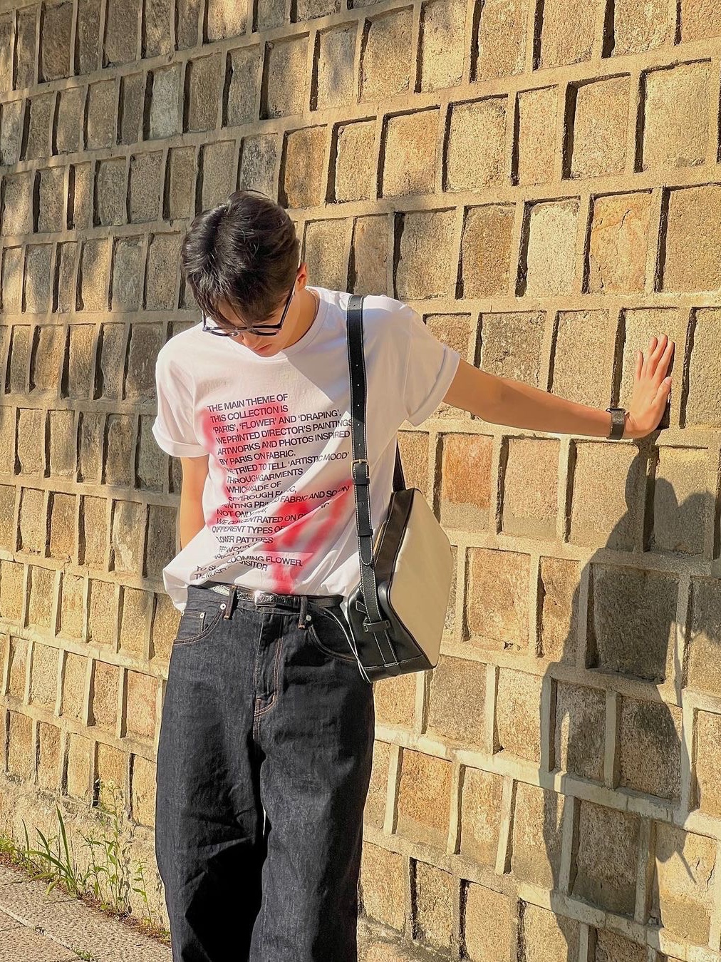 The Museum Visitor Heart Sprayed T-Shirt White 착용 스타일