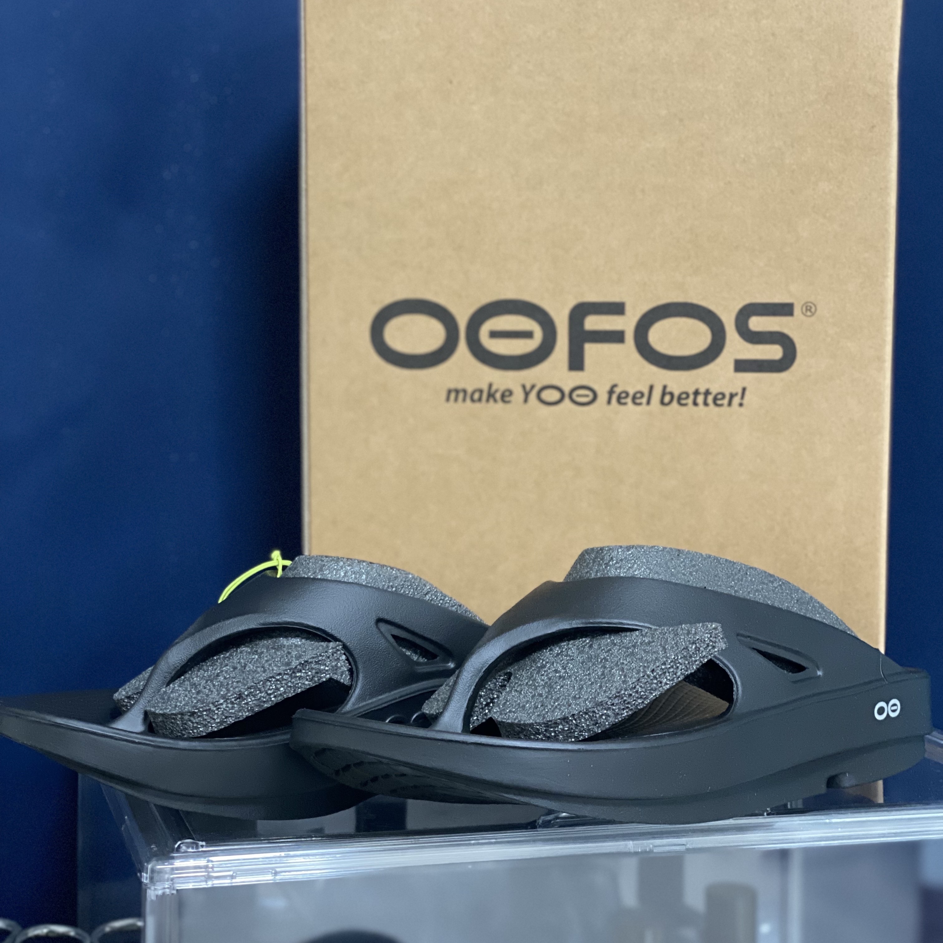Oofos OOriginal Black 착용 스타일 - 1