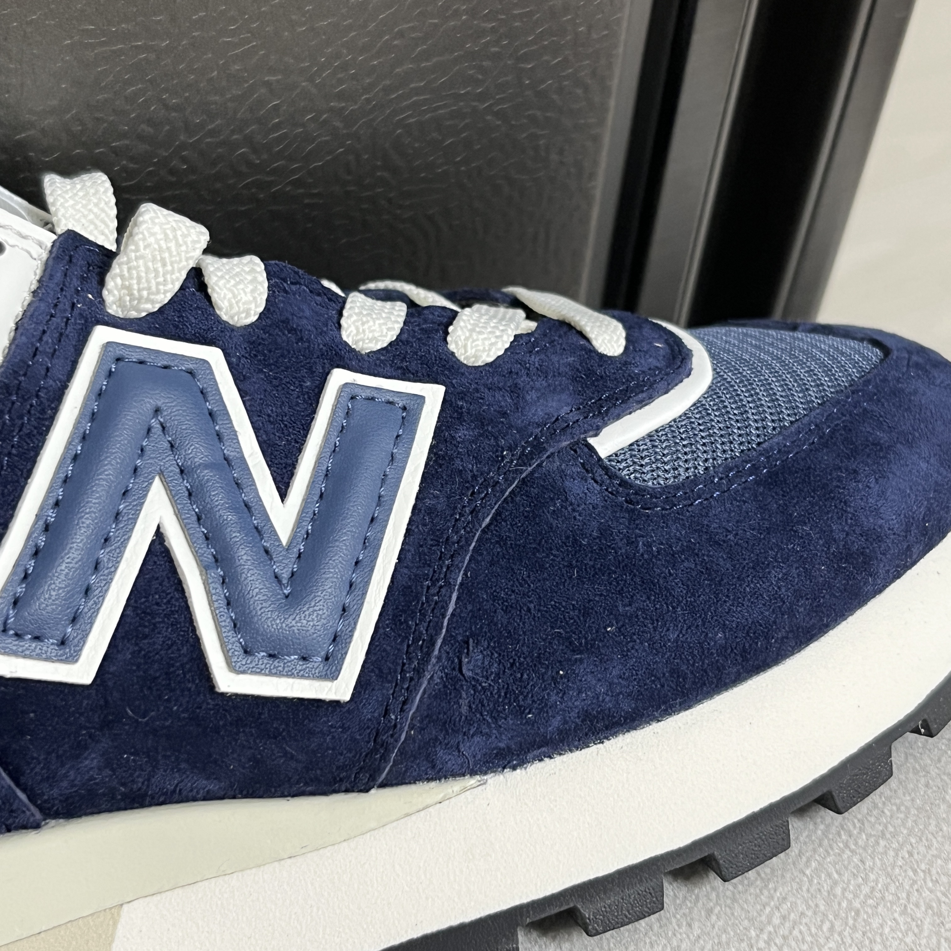 New Balance 574 Legacy Navy 착용 스타일 - 2