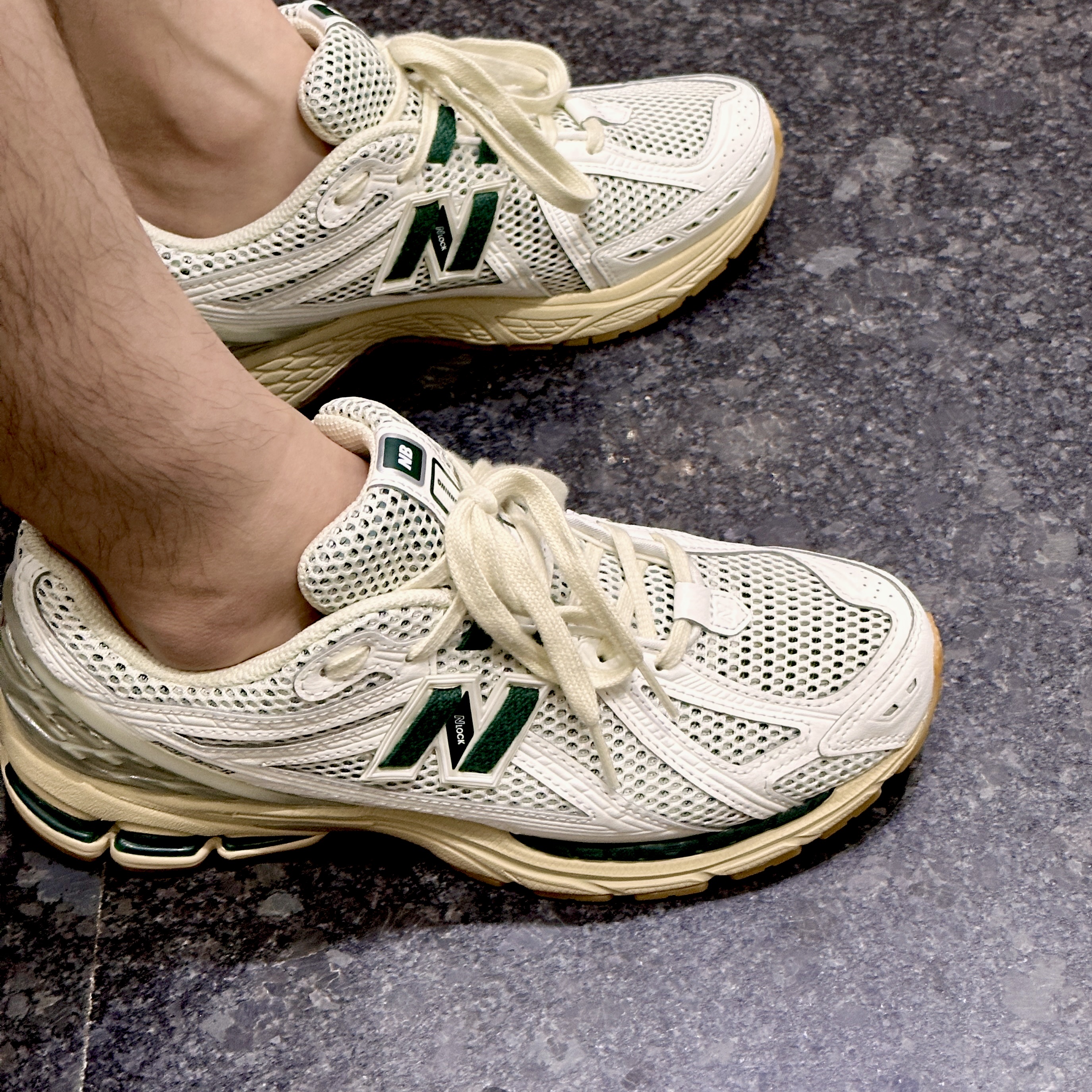 New Balance 1906R Silver Green 착용 스타일