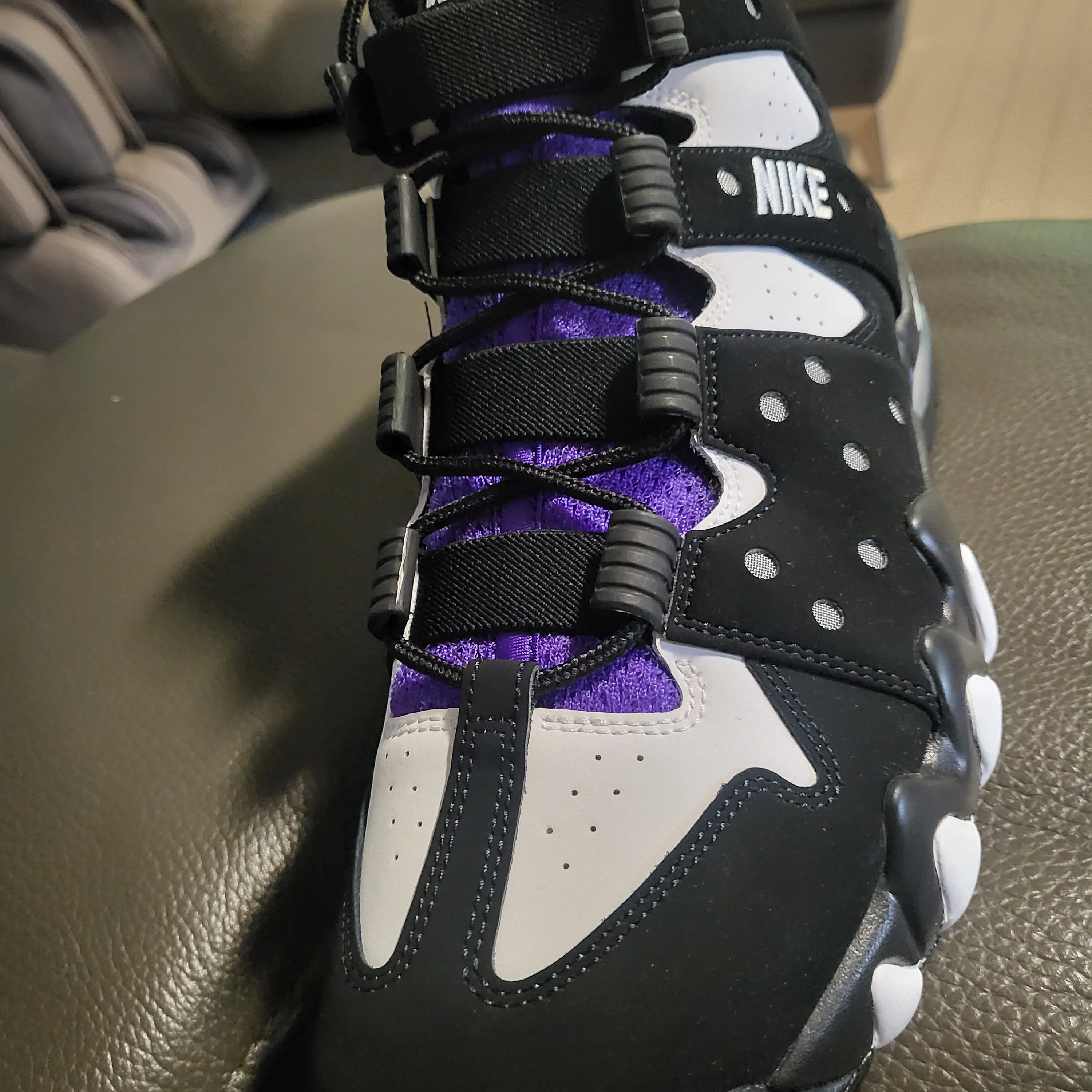 Nike Air Max 2 CB 94 Black and Pure Purple 착용 스타일 - 2