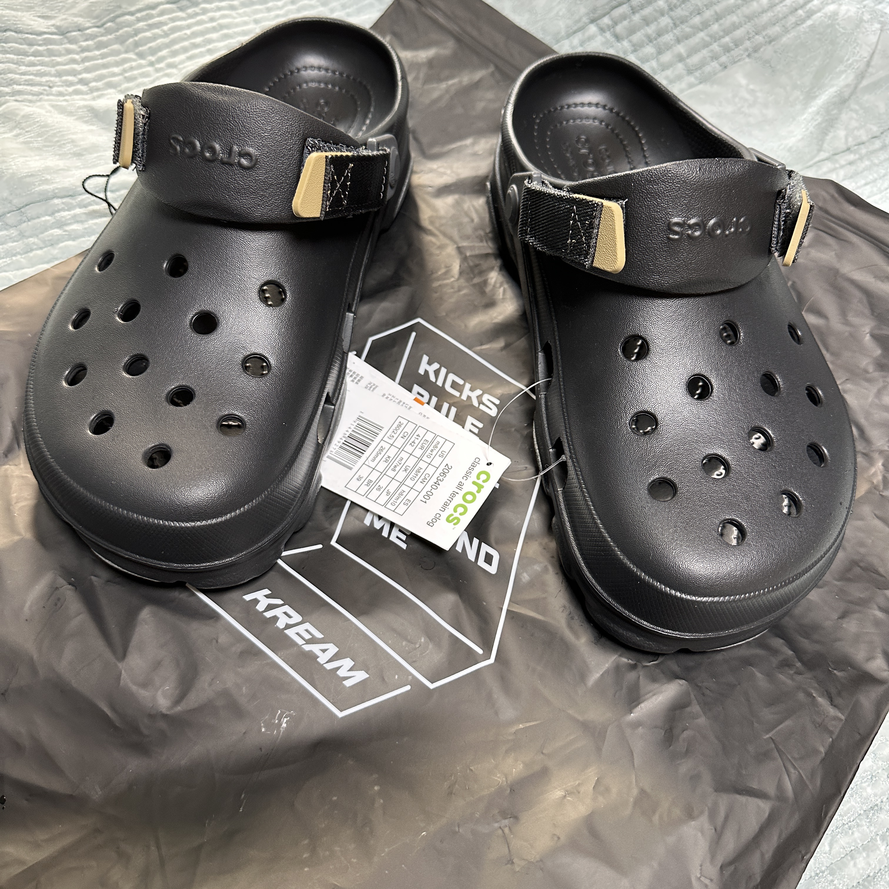 Crocs All Terrain Clog Black 착용 스타일 - 1