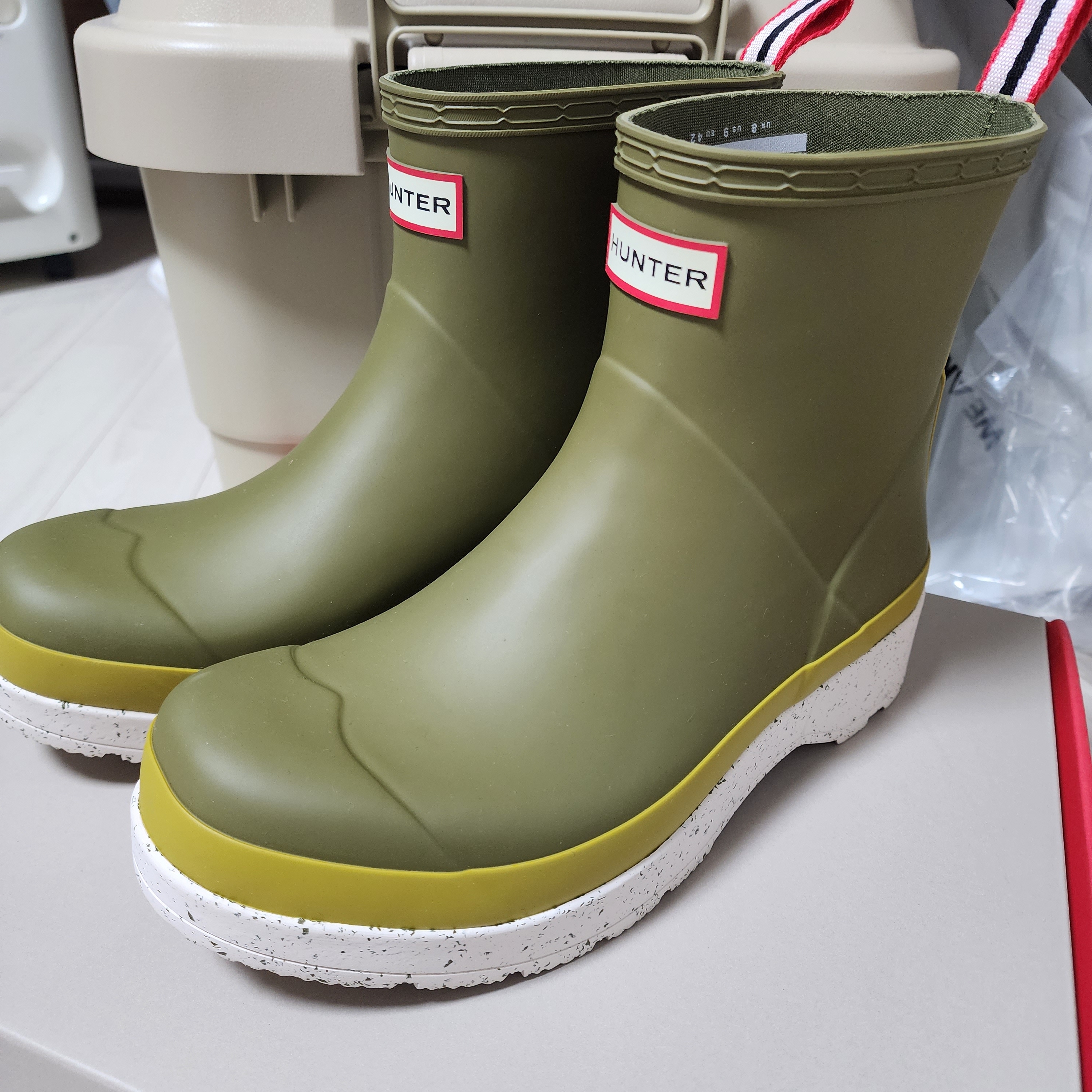 Hunter Play Short Speckle Sole Boots Utility Green Salix Green 착용 스타일