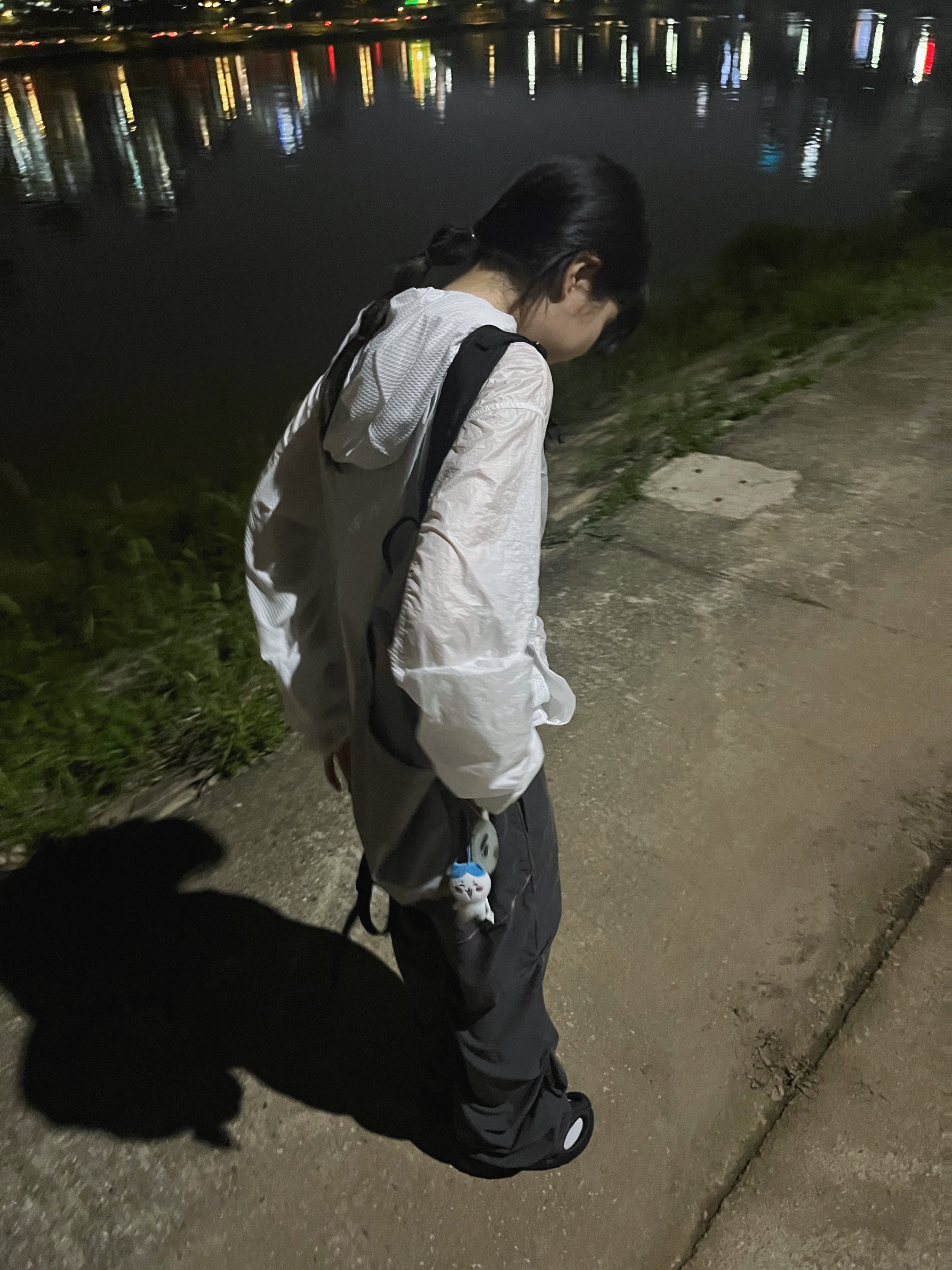 Mischief Rhombus Backpack Pink Grey, Keen Shanti Black Dawn Blue 착용 스타일 - 2