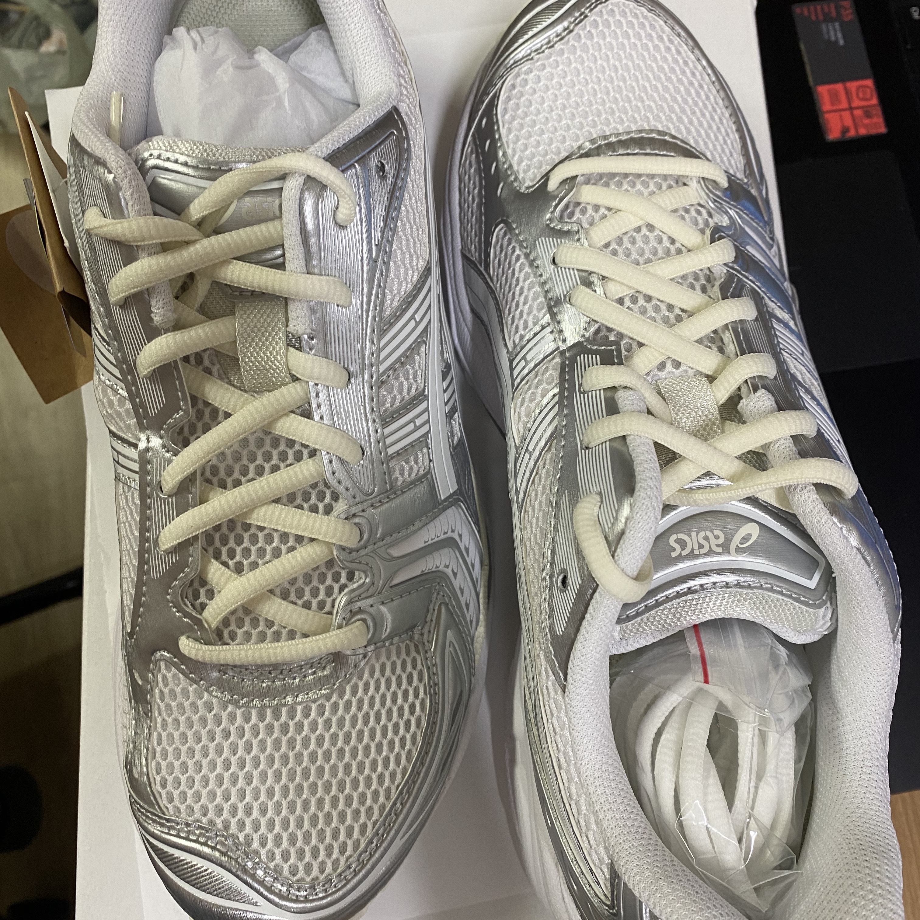 Asics x JJJJound Gel-Kayano 14 Silver White 착용 스타일