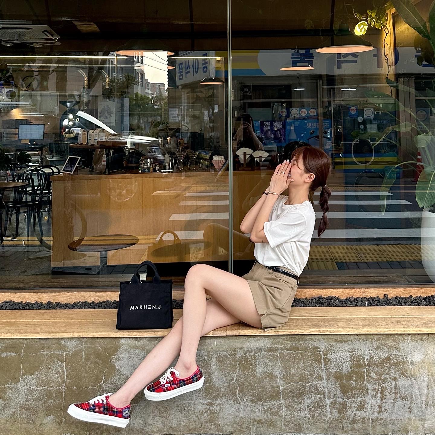 Vans Authentic 44 DX Anaheim Factory Pendleton Red 착용 스타일 - 2