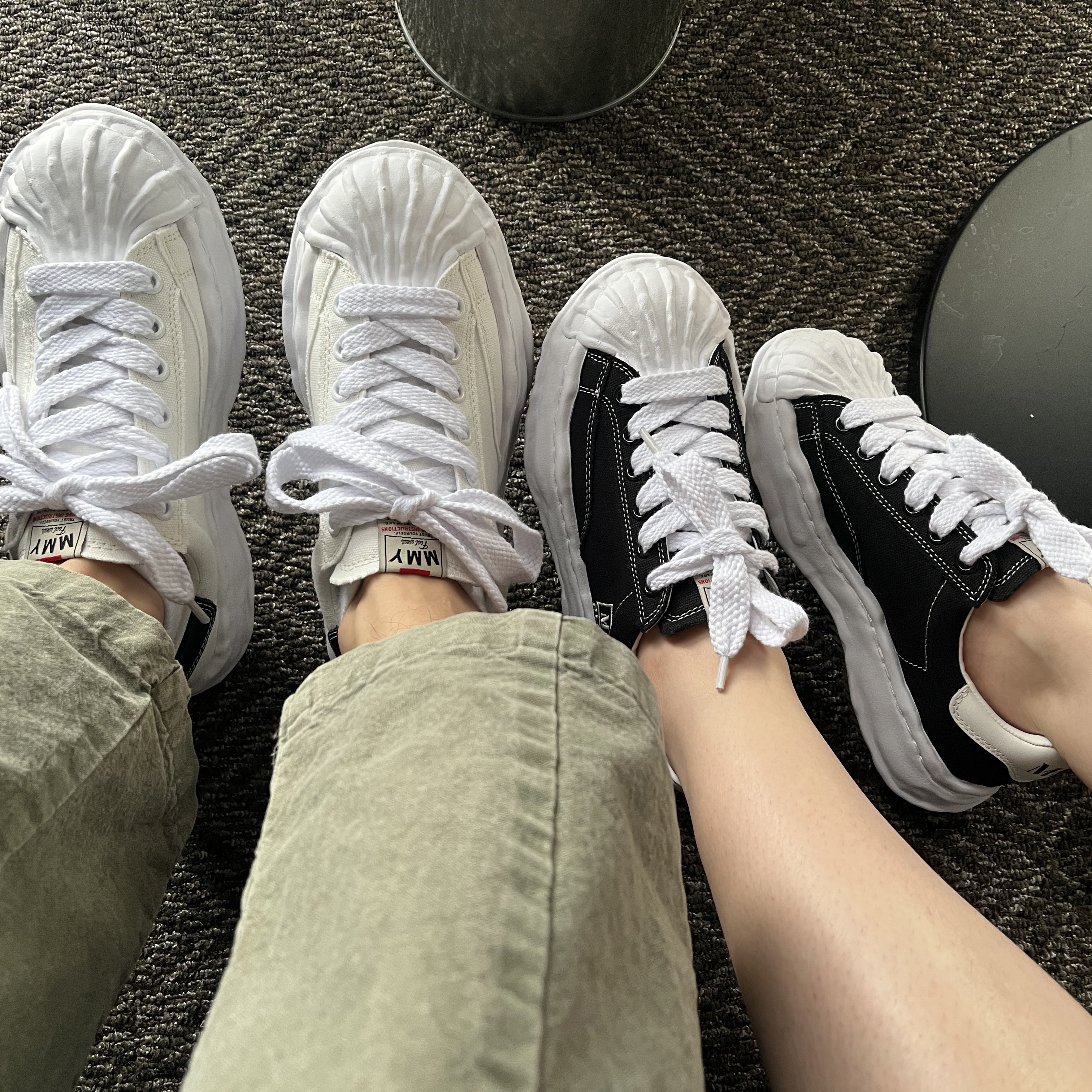 Maison Mihara Yasuhiro Blakey OG Sole Canvas Low-top Sneakers Black White, Maison Mihara Yasuhiro Blakey OG Sole Canvas Low-top Sneakers White 착용 스타일