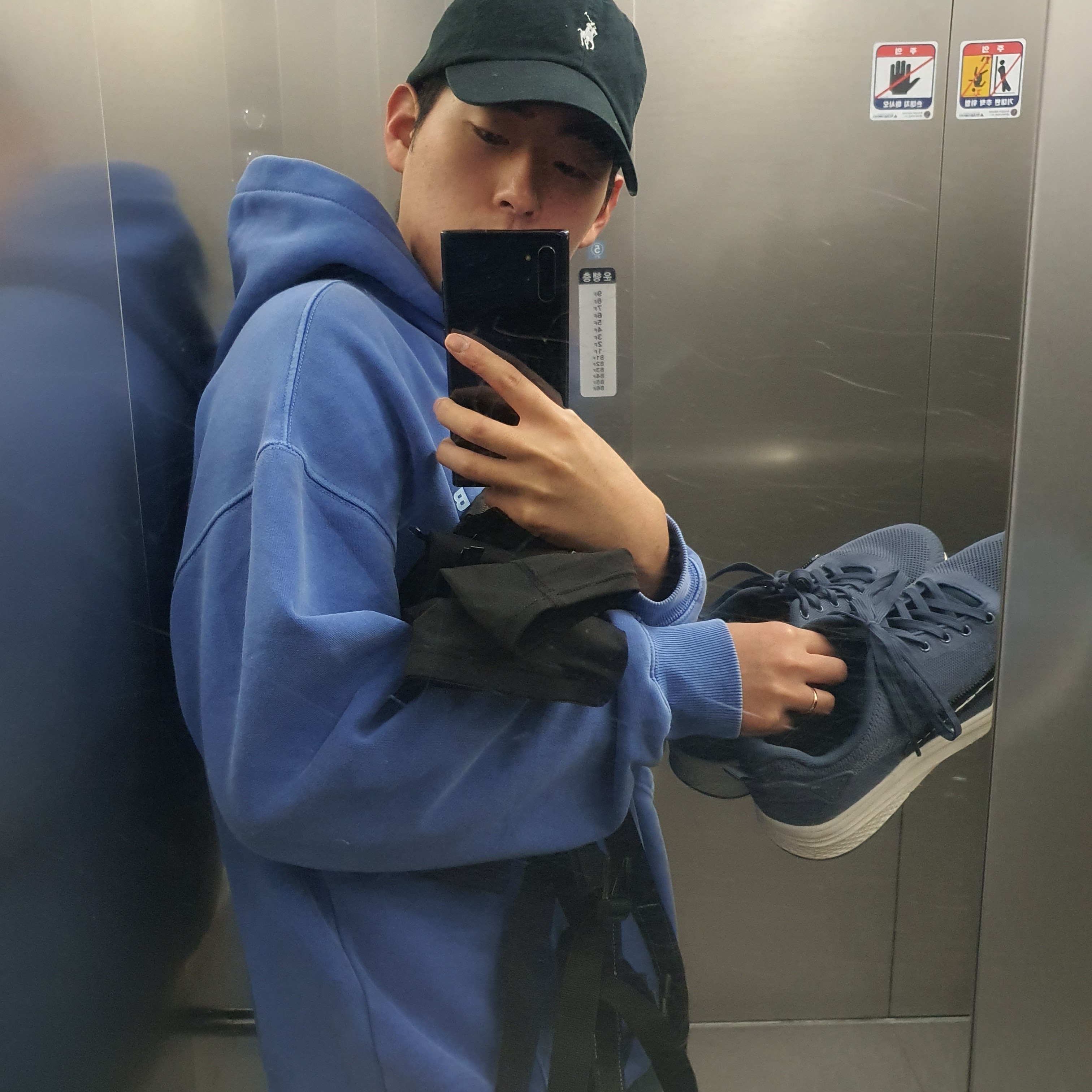 IAB Studio Pigment Hoodie Royal Blue - 22FW 착용 스타일