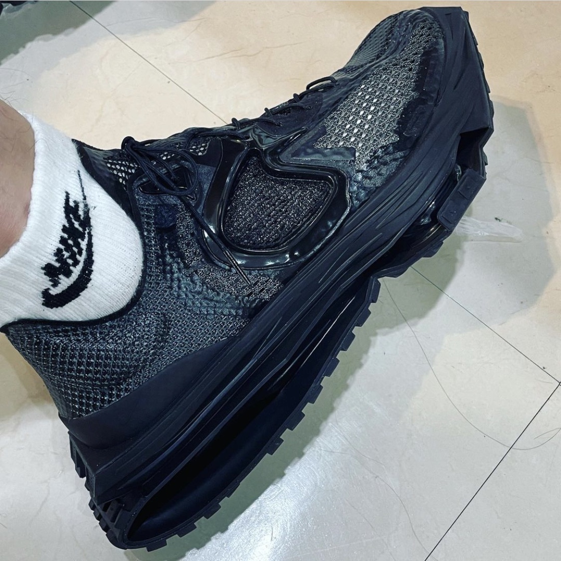 Nike x Matthew M Williams Zoom 004 Triple Black 착용 스타일 - 1
