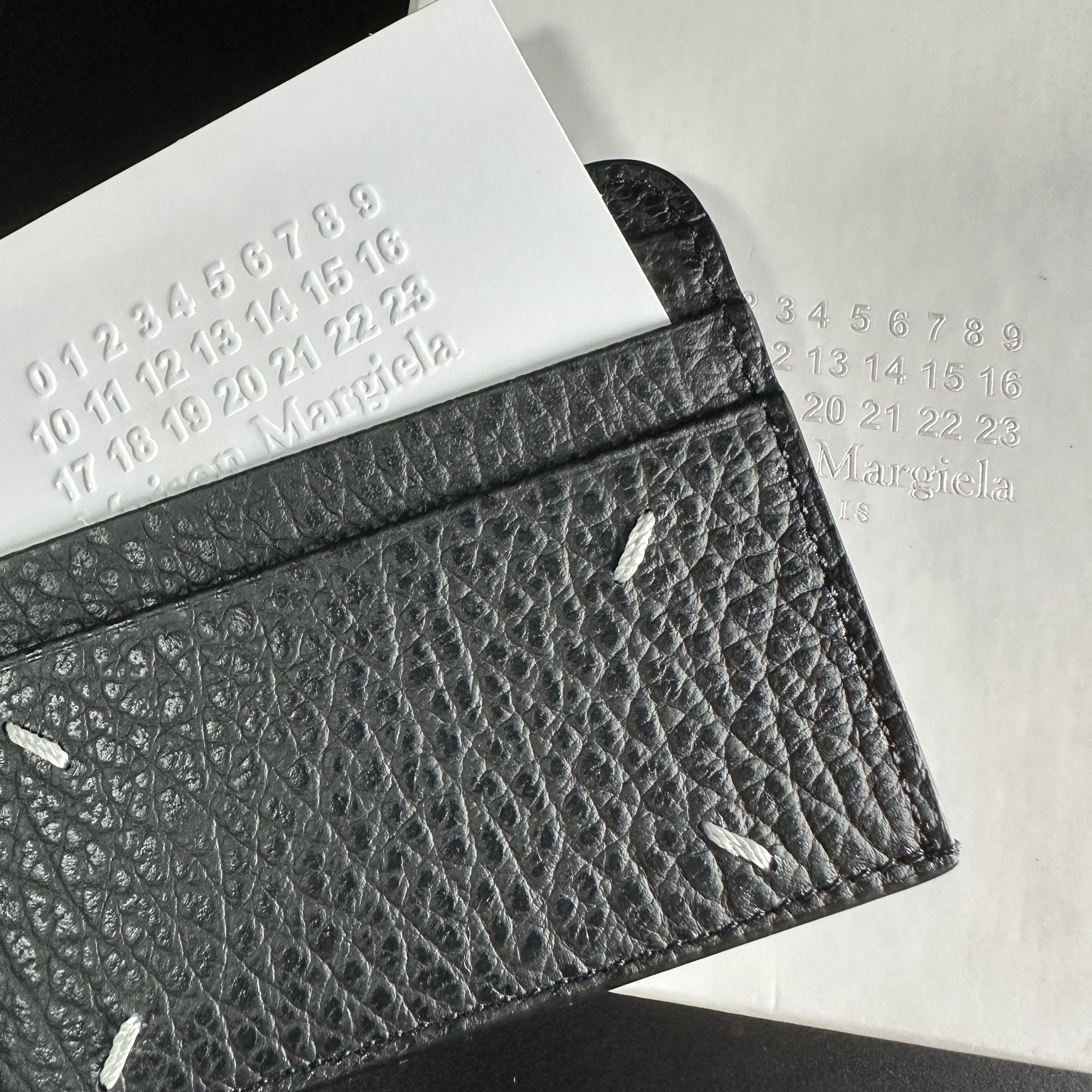 Maison Margiela Stitch Card Holder Black 착용 스타일