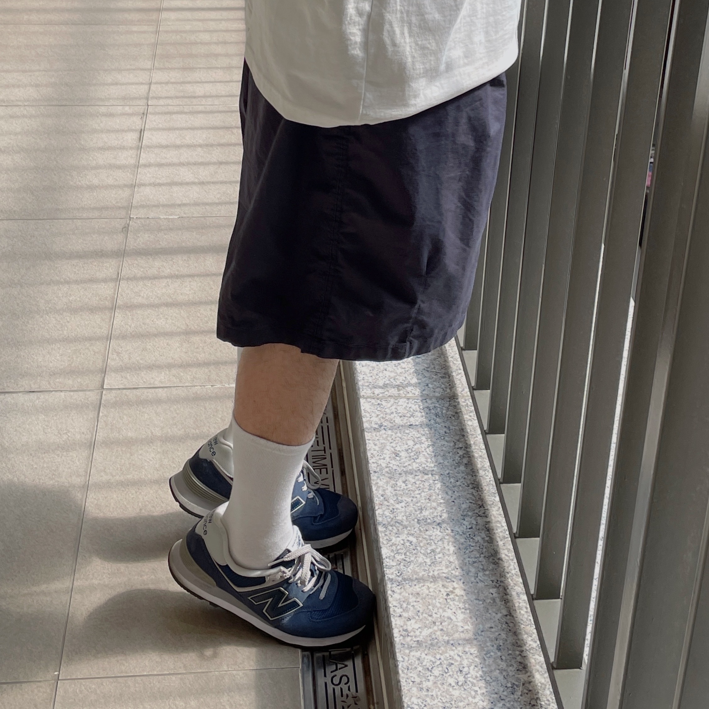 New Balance 574 Navy - D Standard 착용 스타일 - 4