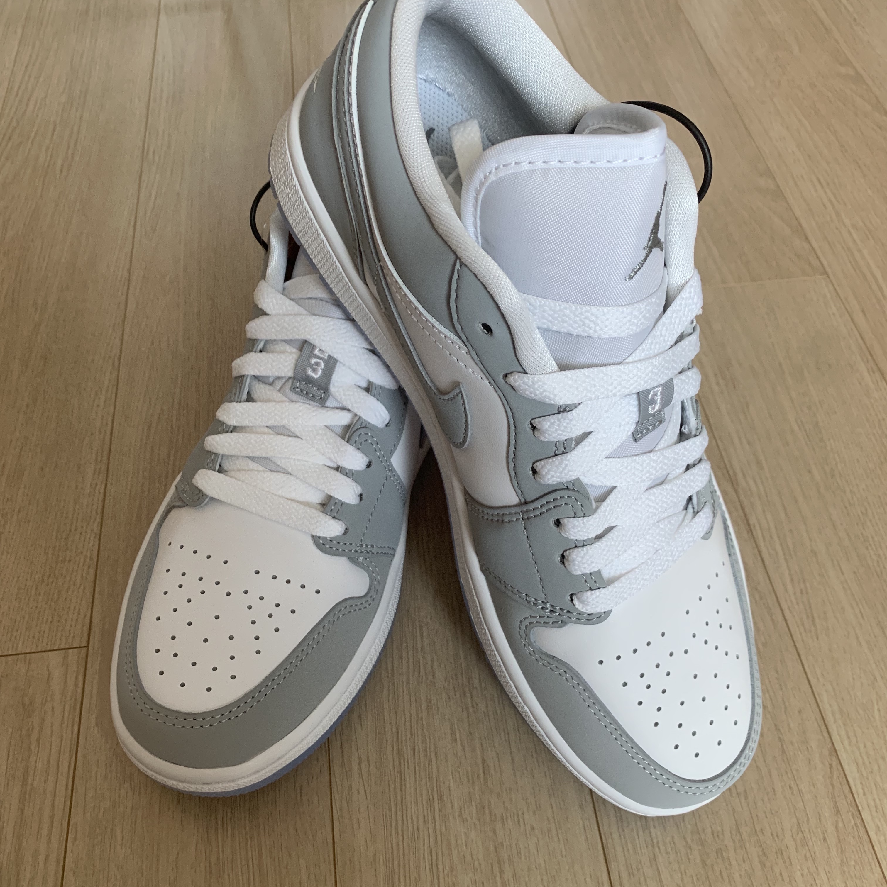 (W) Jordan 1 Low White Wolf Grey 착용 스타일 - 3