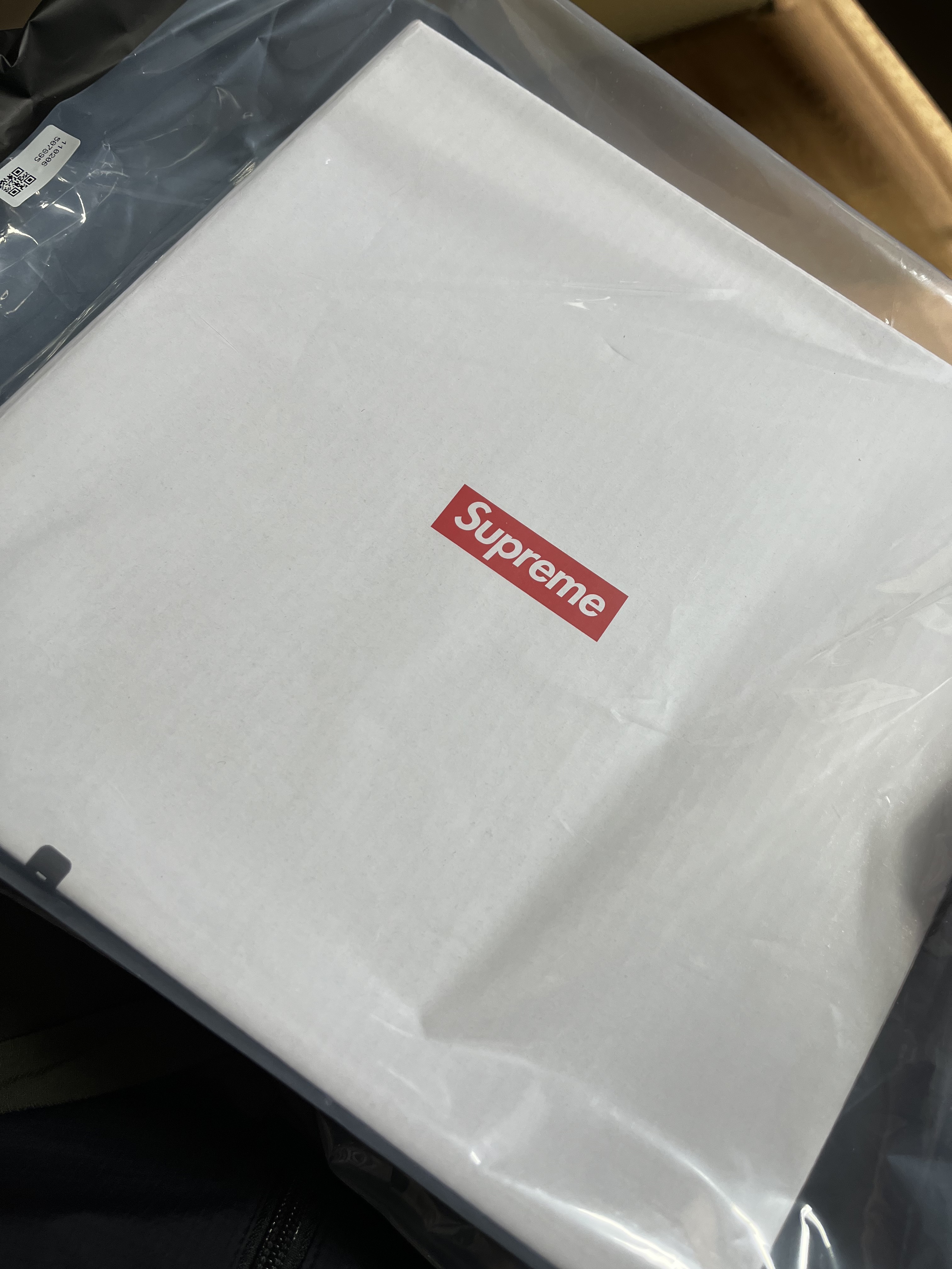 Supreme Diamond Plate Dog Bowl Silver - 23SS 착용 스타일 - 3