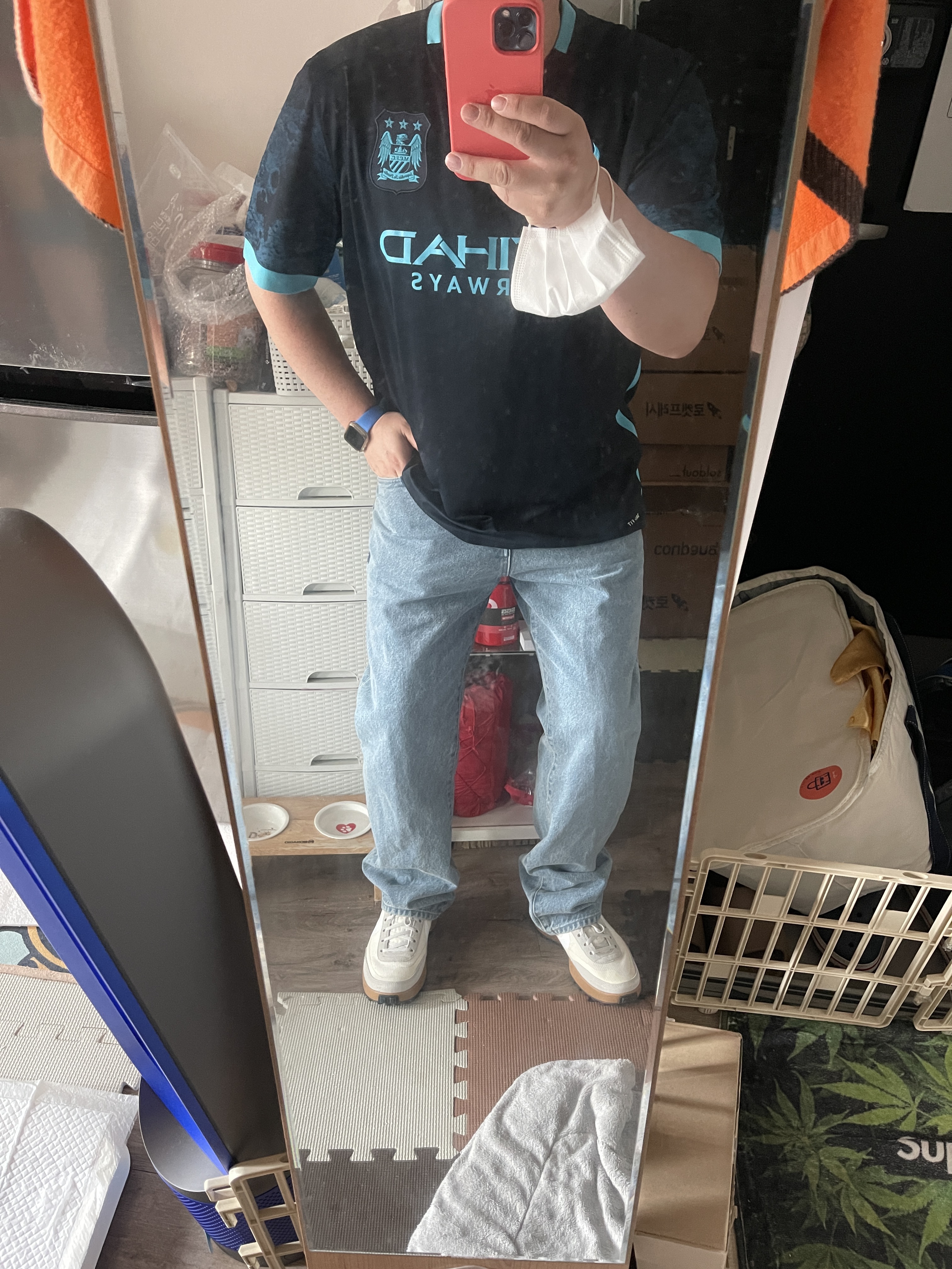Supreme x Burberry Regular Jean Washed Blue - 22SS, Nike x Tom Sachs General Purpose Shoe Light Cream 착용 스타일