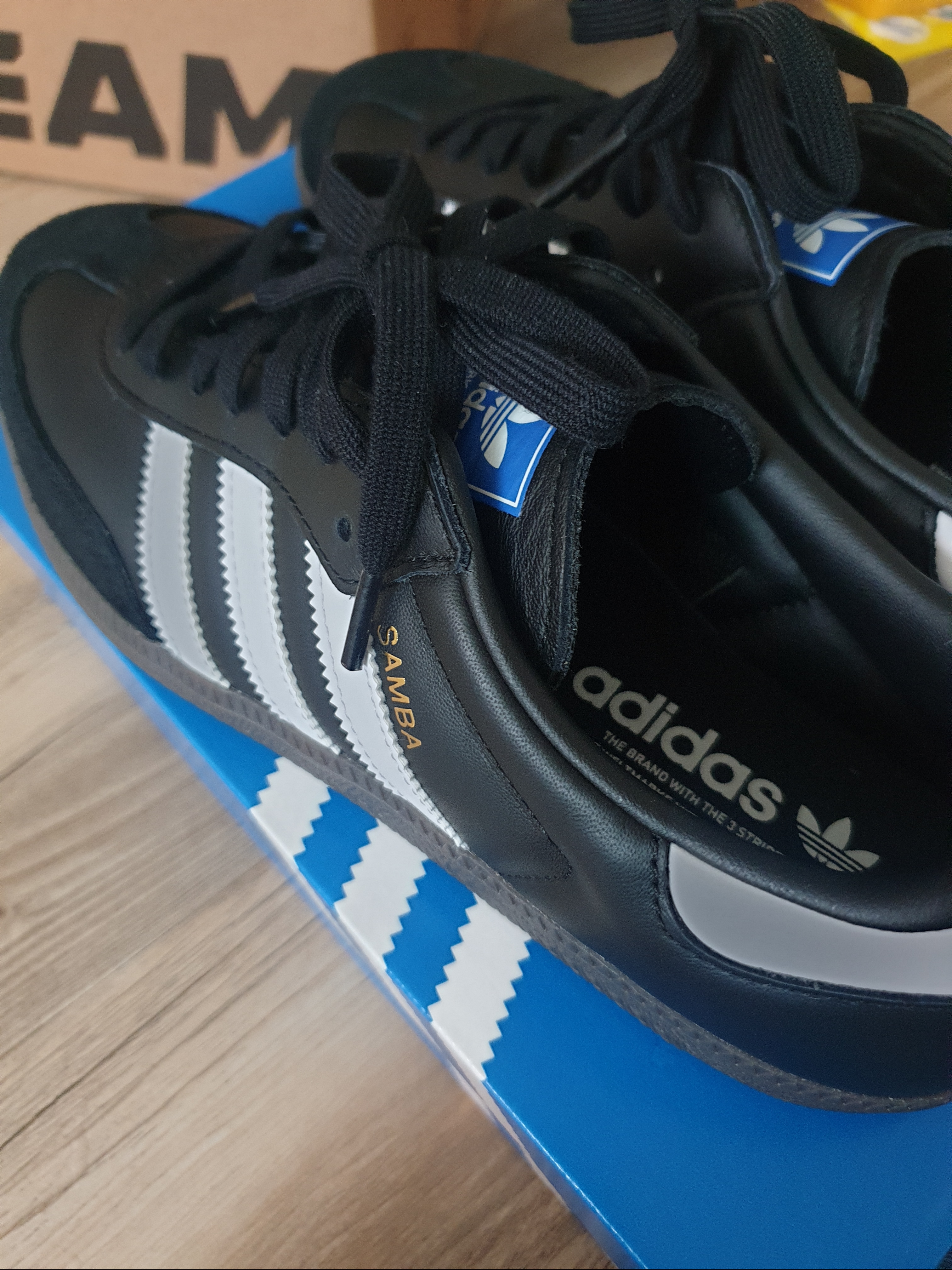 Adidas Samba OG Black White Gum 착용 스타일 - 2