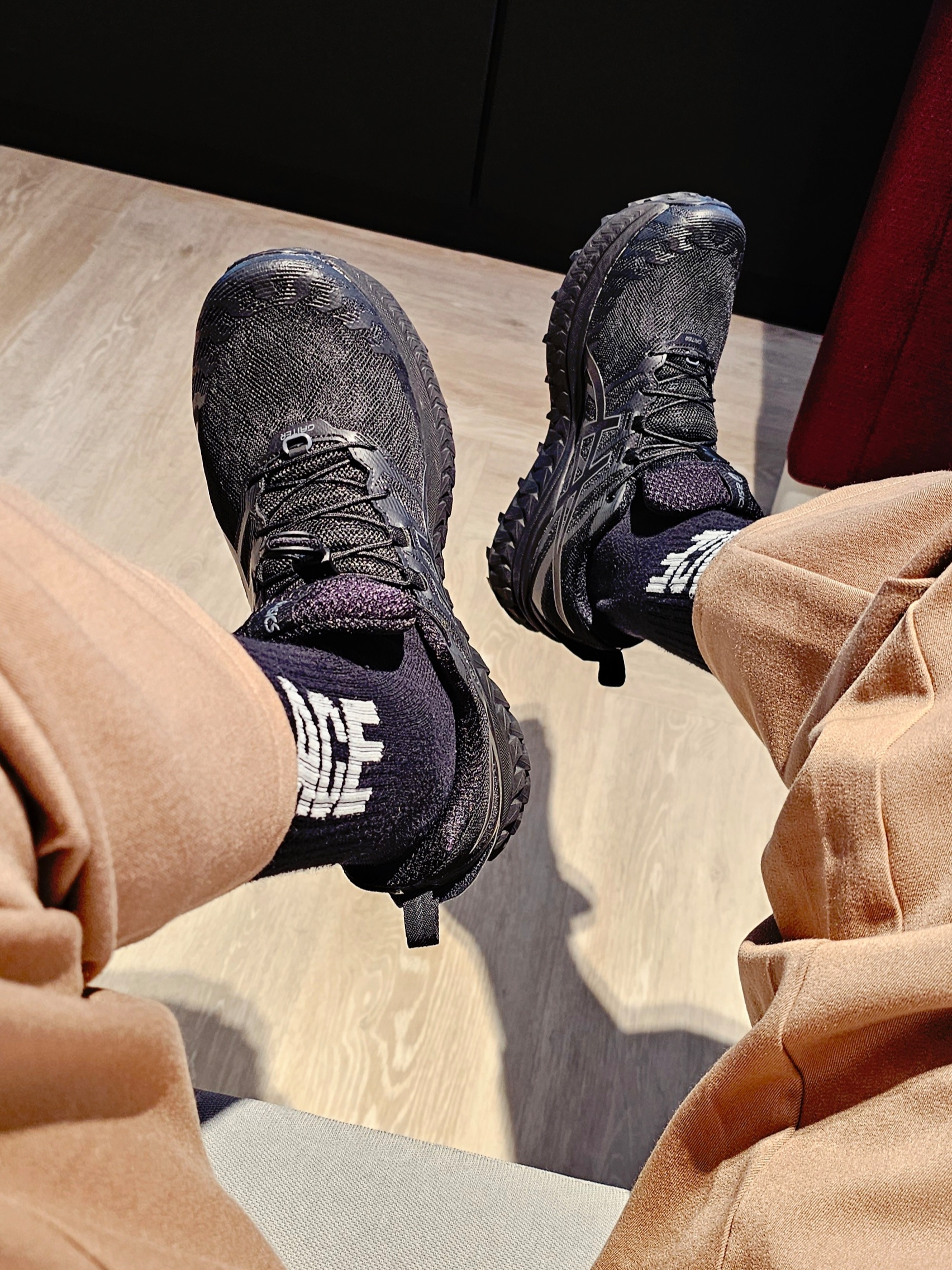 Asics Trabuco Max Black 착용 스타일 - 3
