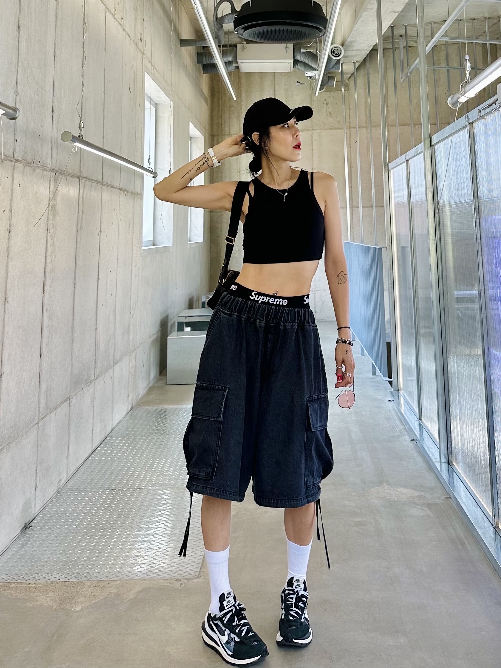 Nike x Sacai VaporWaffle Black White, Supreme Hanes Boxer Briefs Black (4 Pack) 착용 스타일 - 1