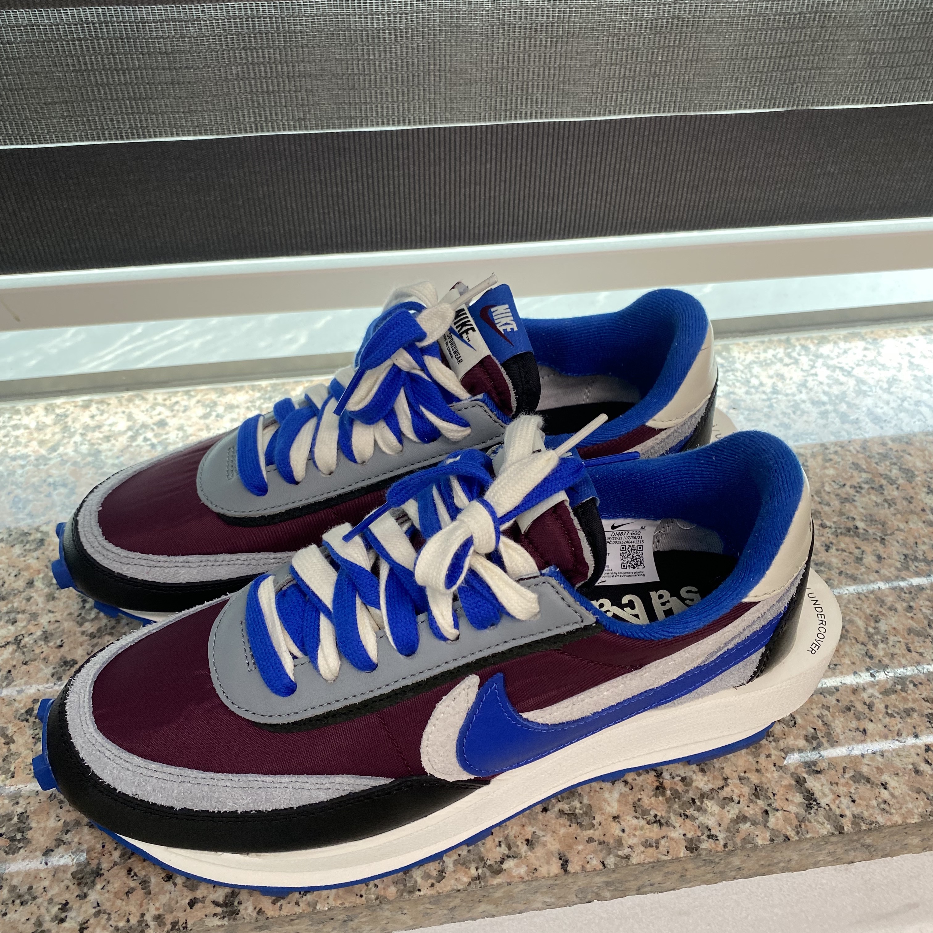 Nike x Sacai x Undercover LDWaffle Night Maroon Team Royal 착용 스타일