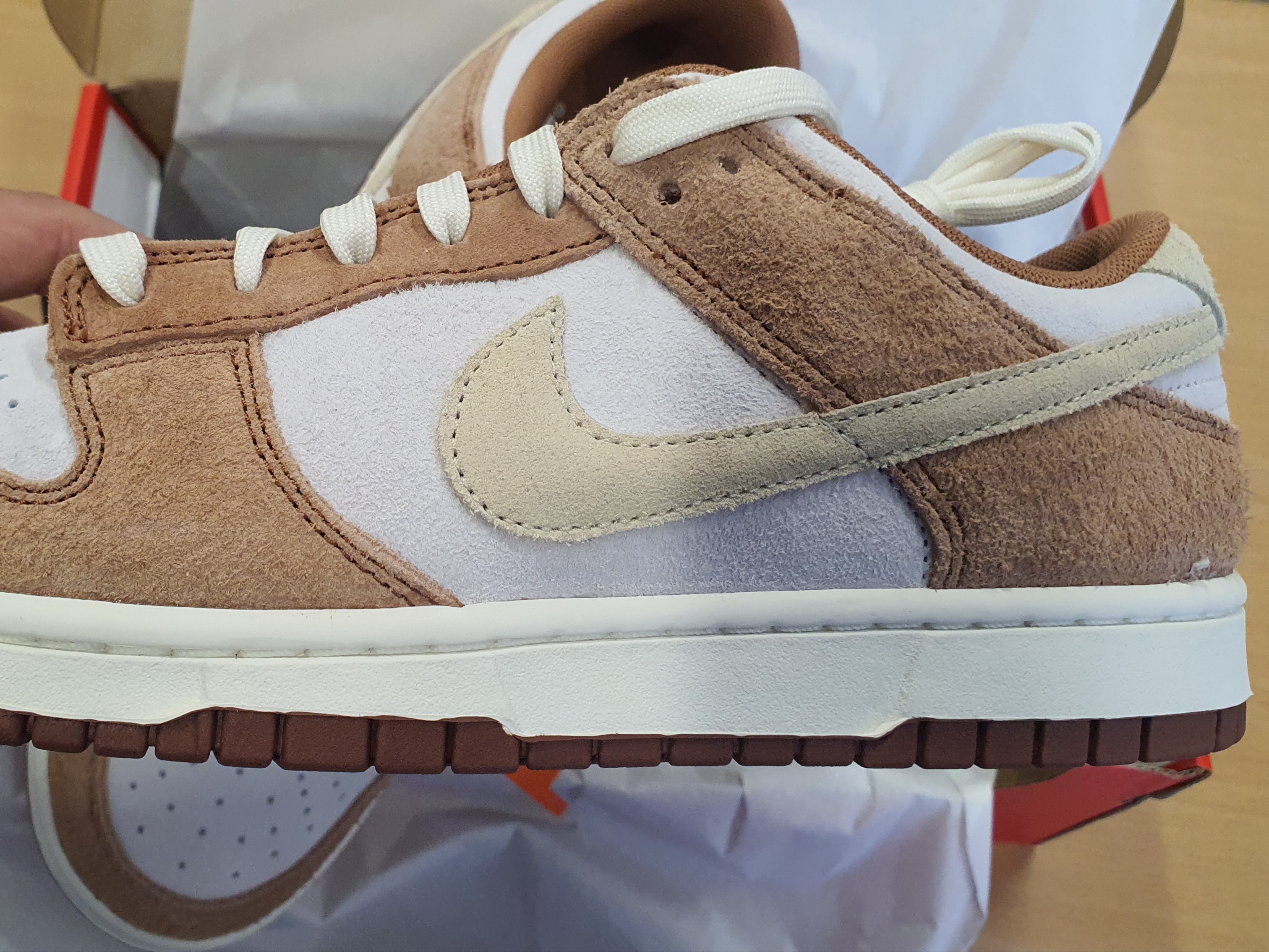 Nike Dunk Low Pro Premium Medium Curry 착용 스타일 - 2
