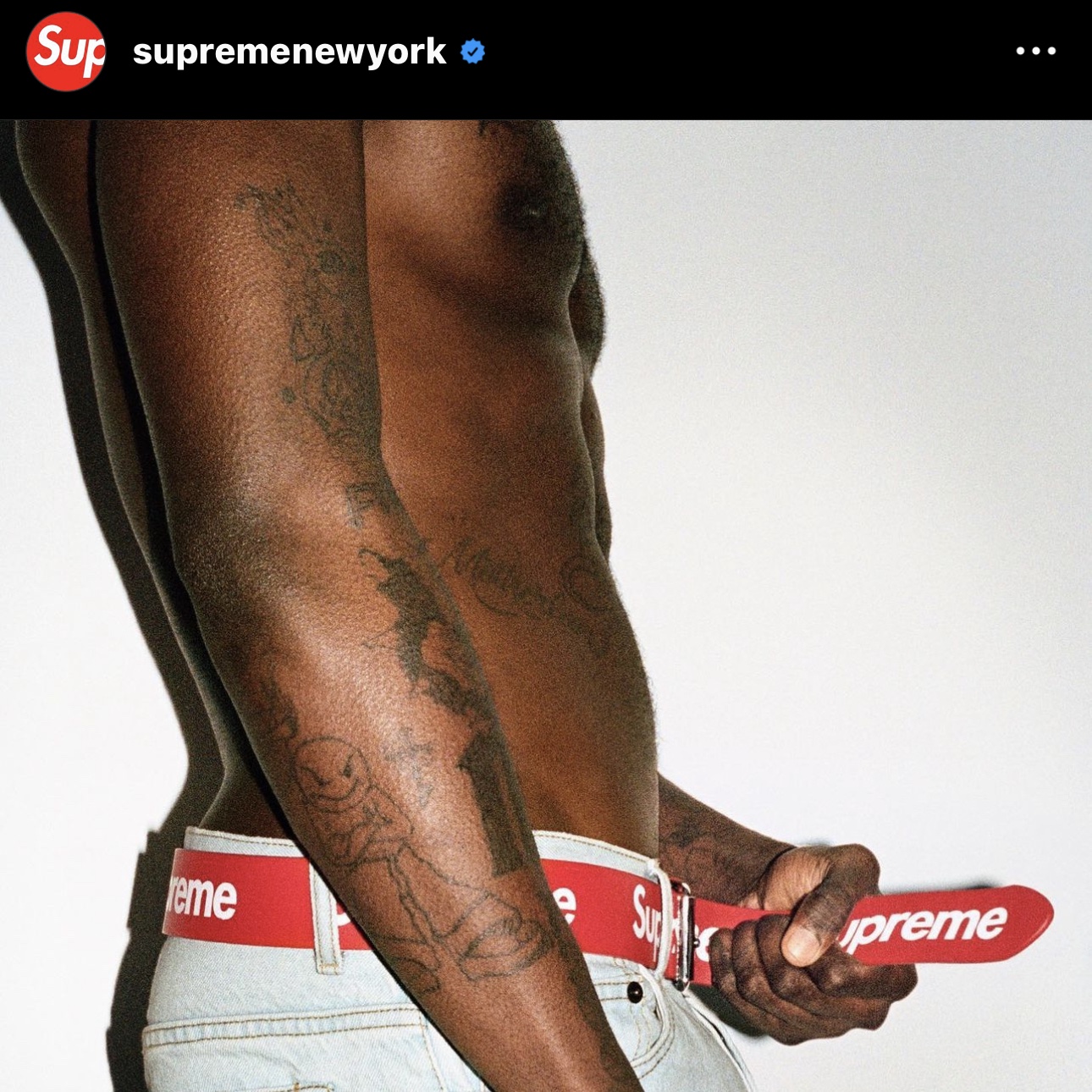 Supreme Repeat Leather Belt Red - 22SS 착용 스타일