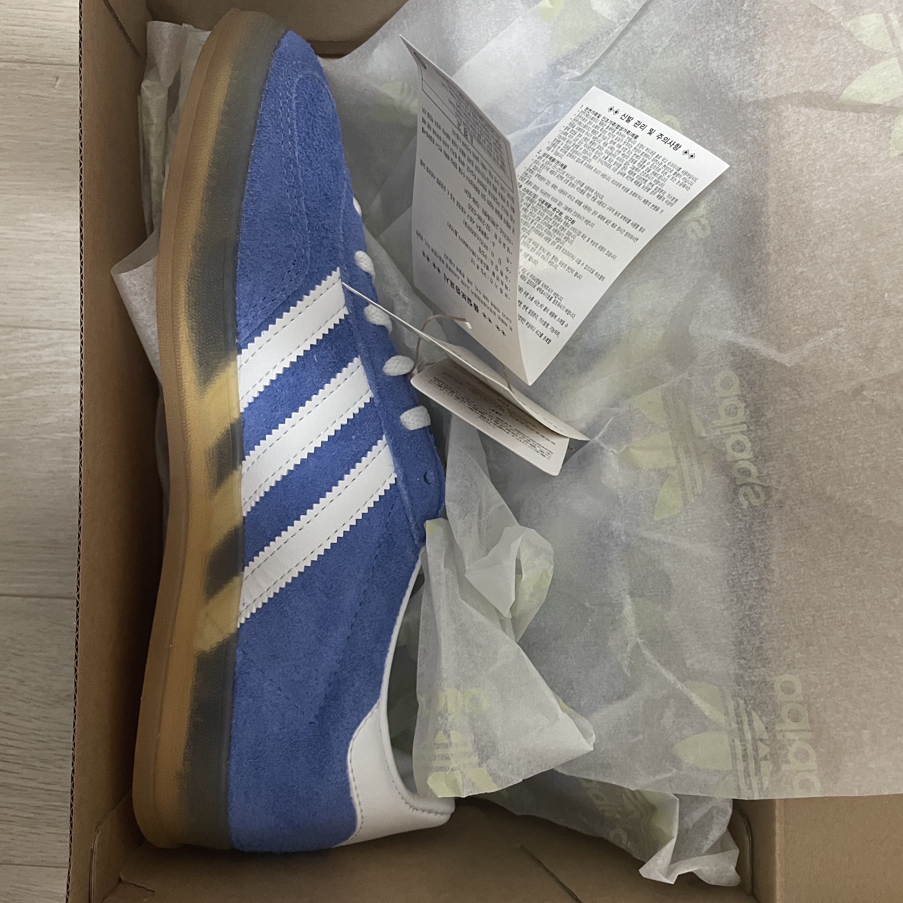 (W) Adidas Gazelle Indoor Blue Fusion Cloud White 착용 스타일