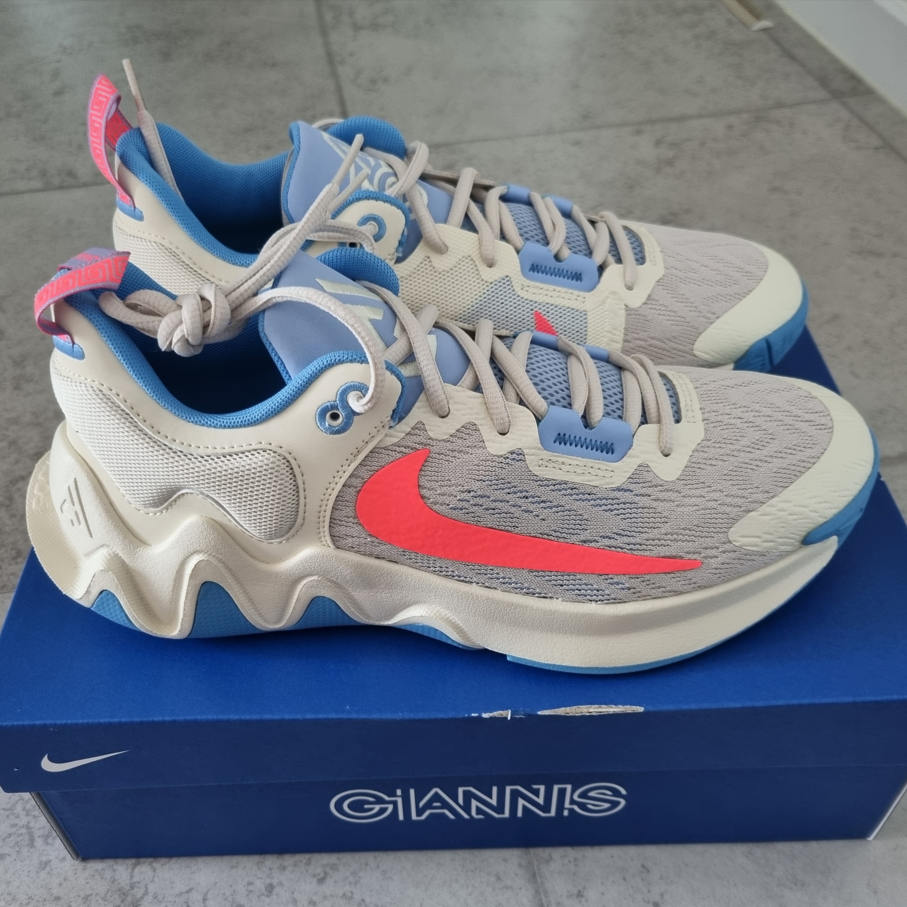 Nike Giannis Immortality 2 Coconut Milk University Blue 착용 스타일