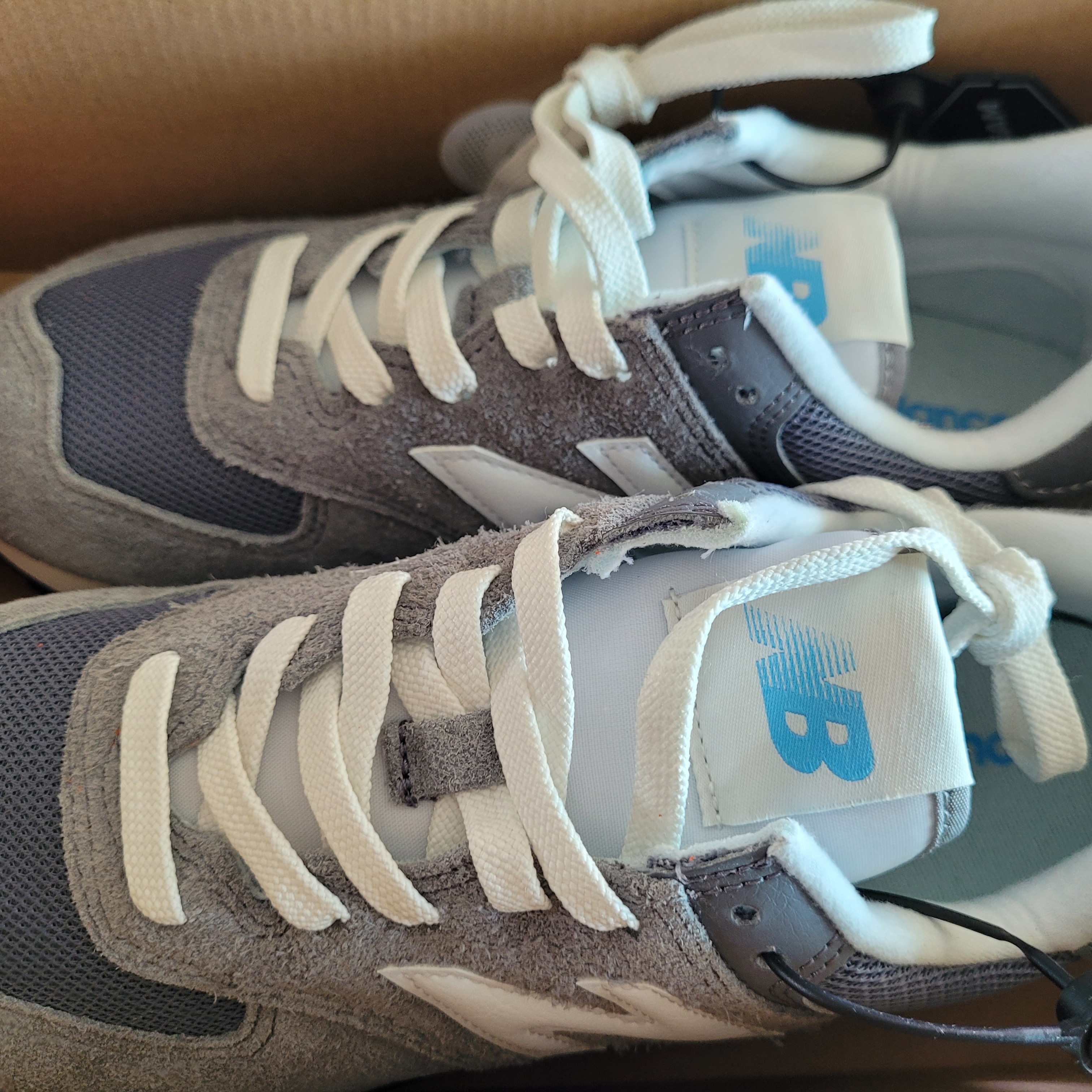 New Balance 574 Heritage Gray 착용 스타일