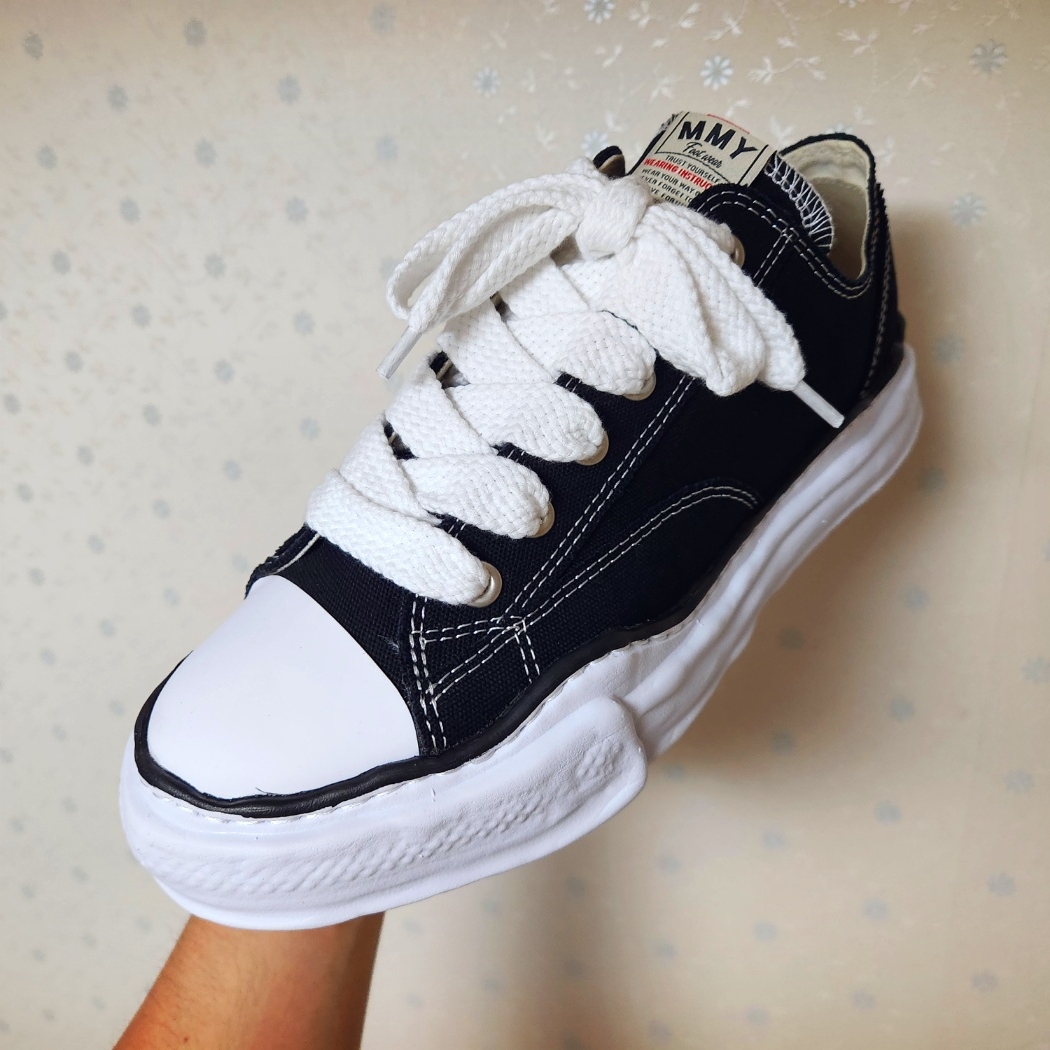 Maison Mihara Yasuhiro Peterson OG Sole Canvas Low Sneakers Black 착용 스타일 - 1